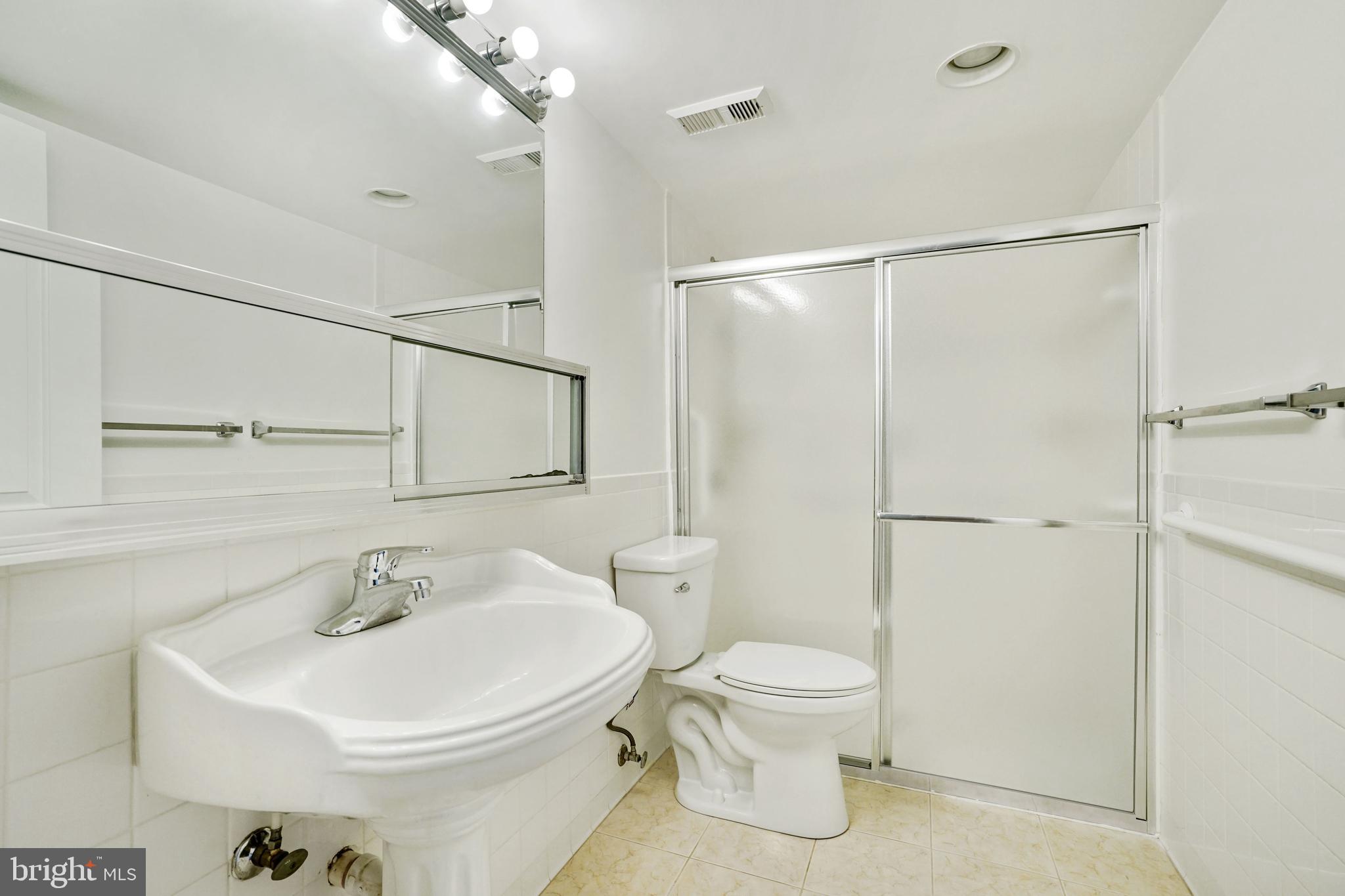 3800 POWELL LANE 813