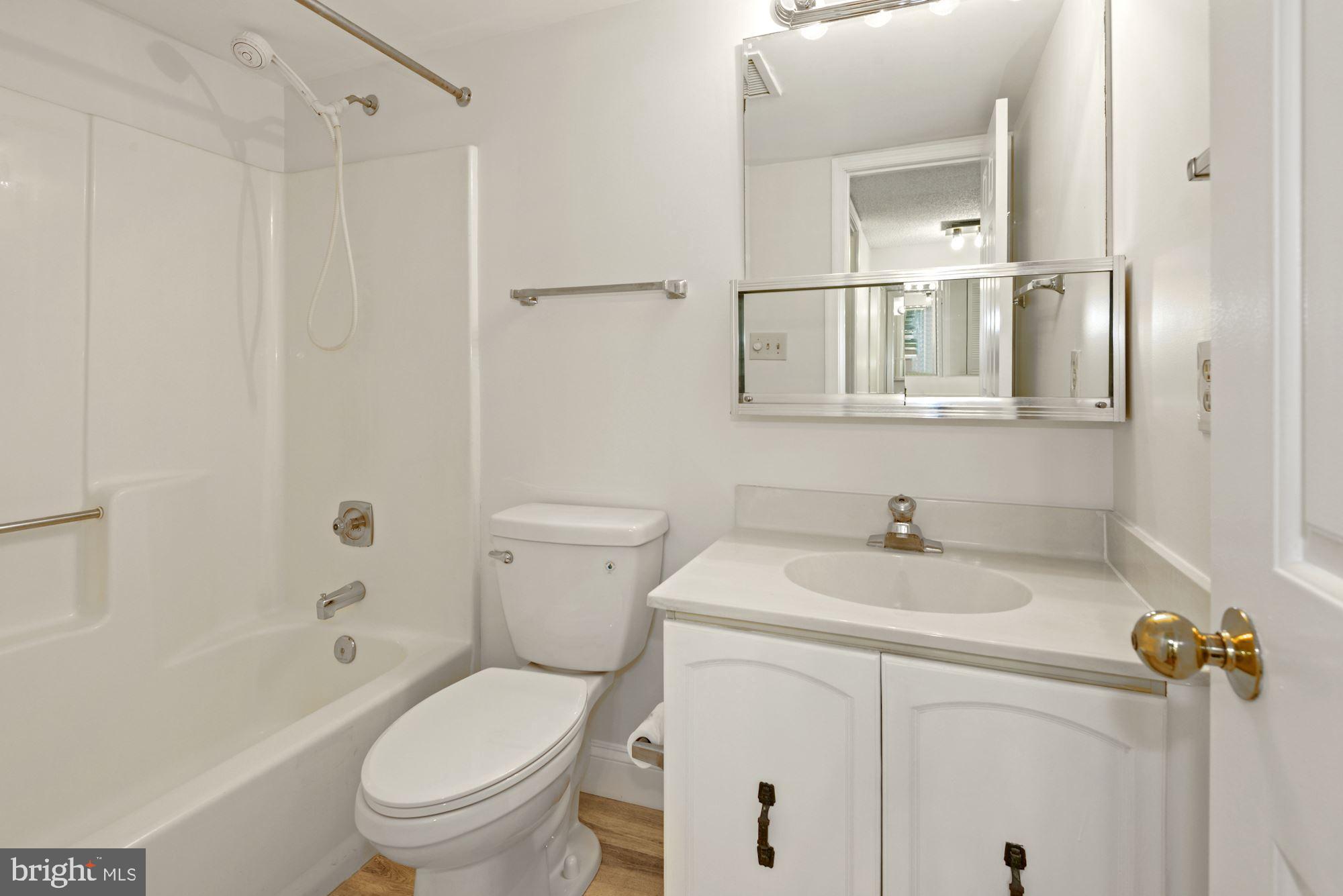 3800 POWELL LANE 813