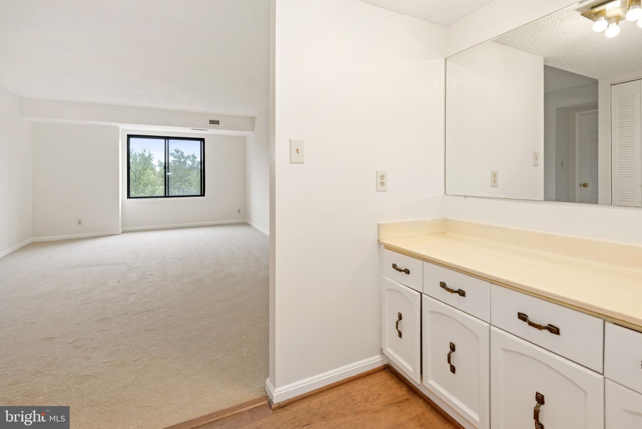 3800 POWELL LANE 813