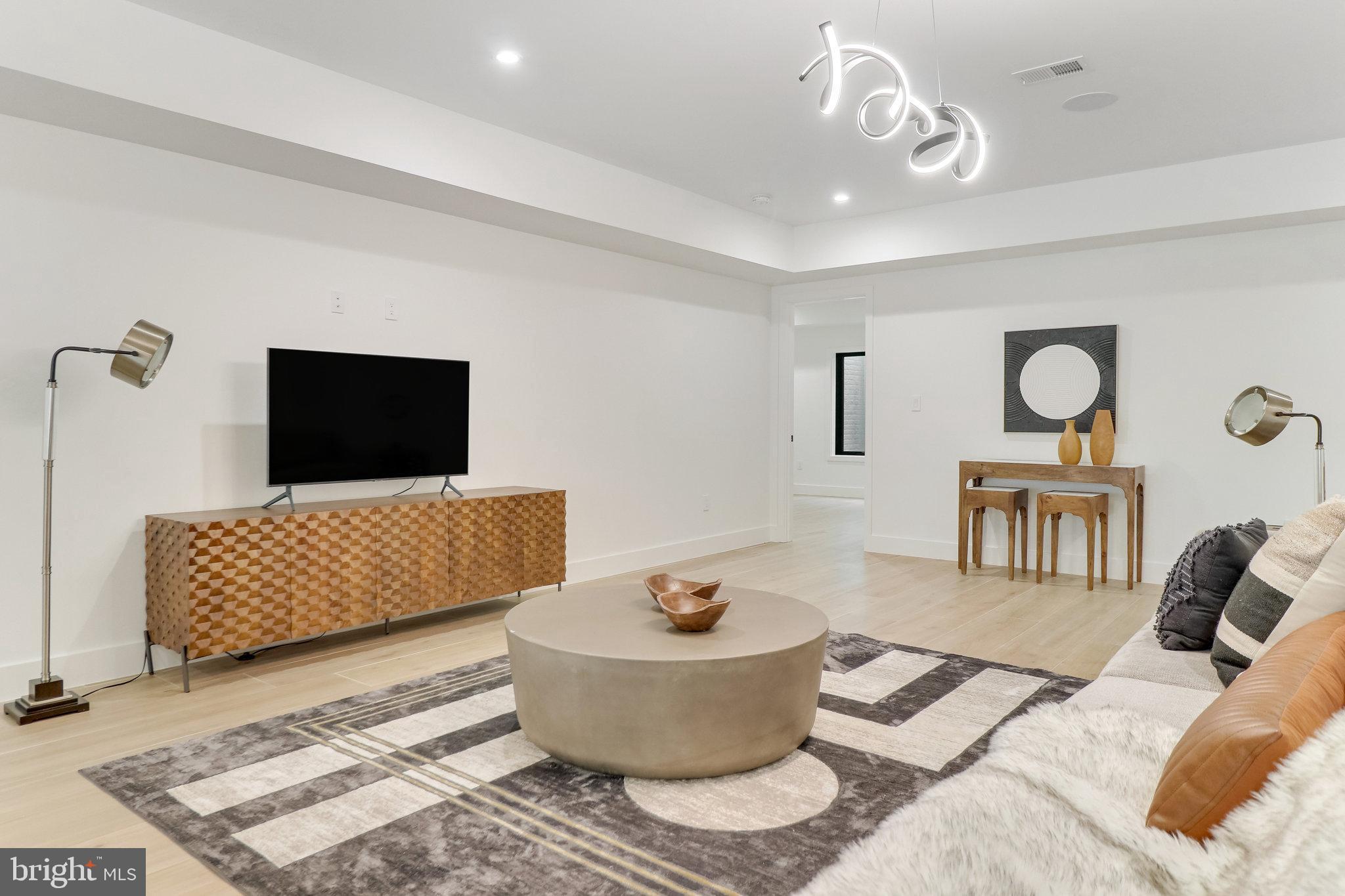 7816 GEORGETOWN PIKE