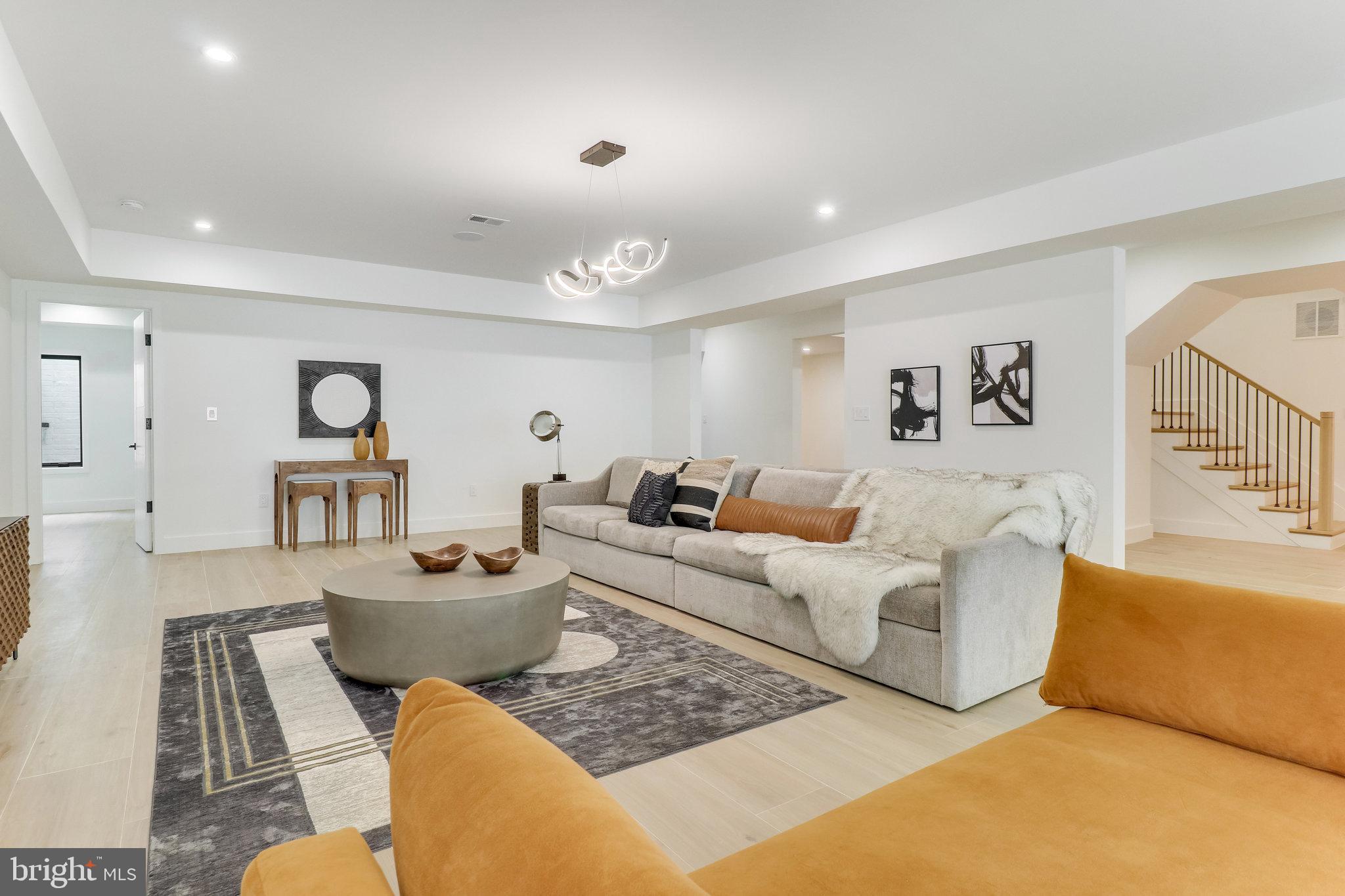 7816 GEORGETOWN PIKE