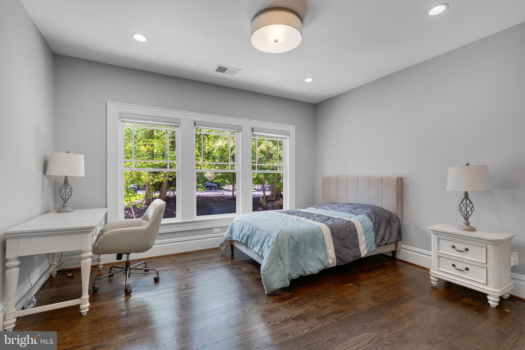 7004 RIVER OAKS DRIVE