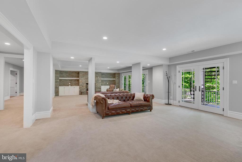 7004 RIVER OAKS DRIVE