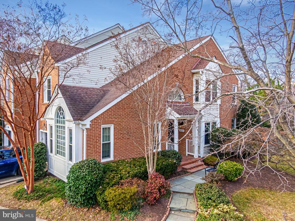 1824 DUFFIELD LANE