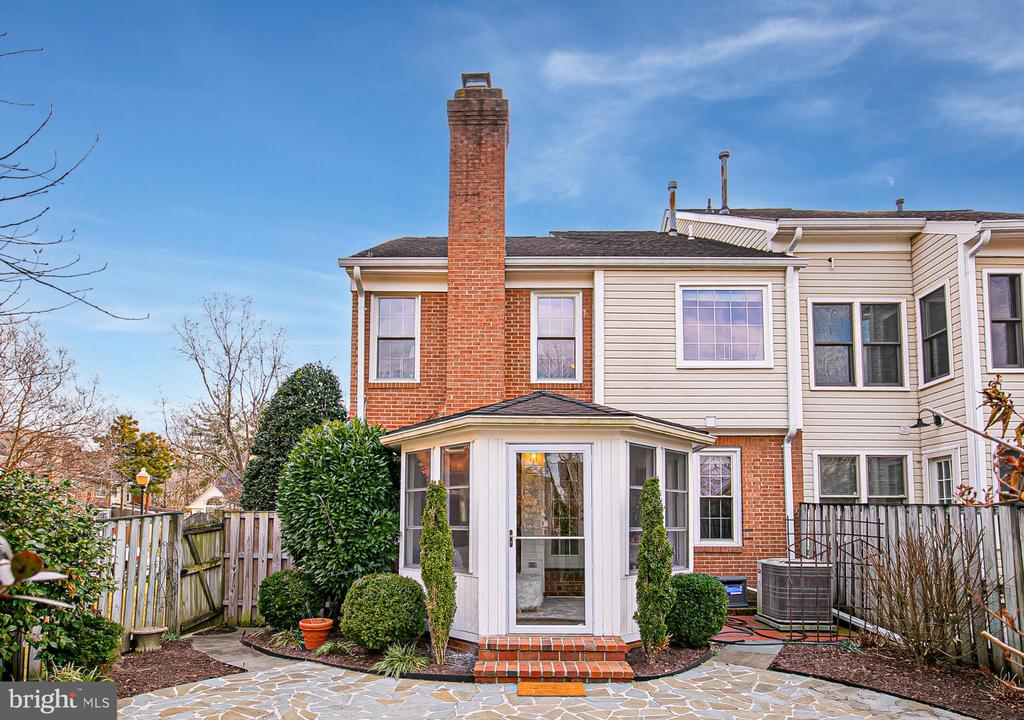 1824 DUFFIELD LANE