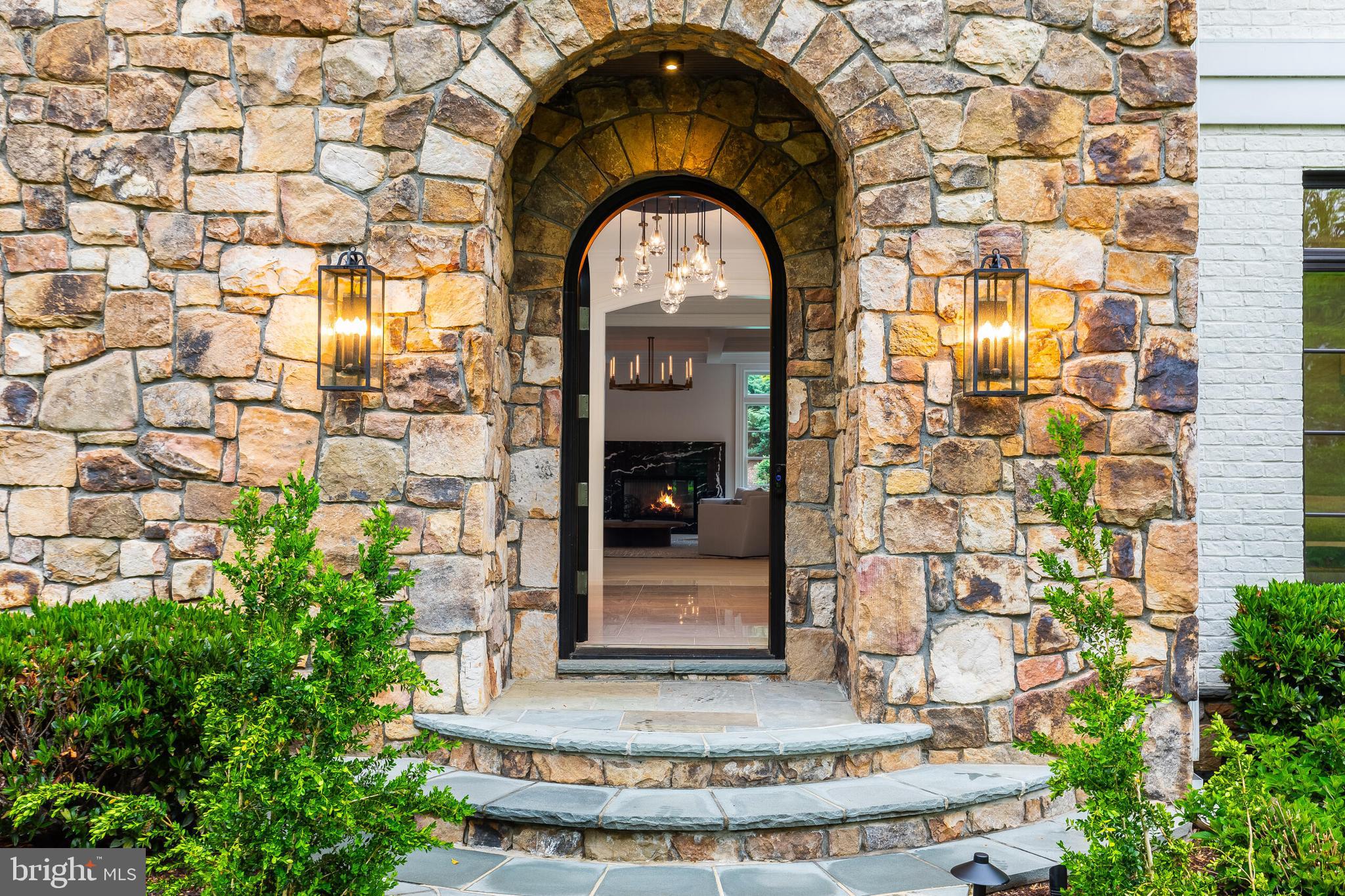6704 LUPINE LANE