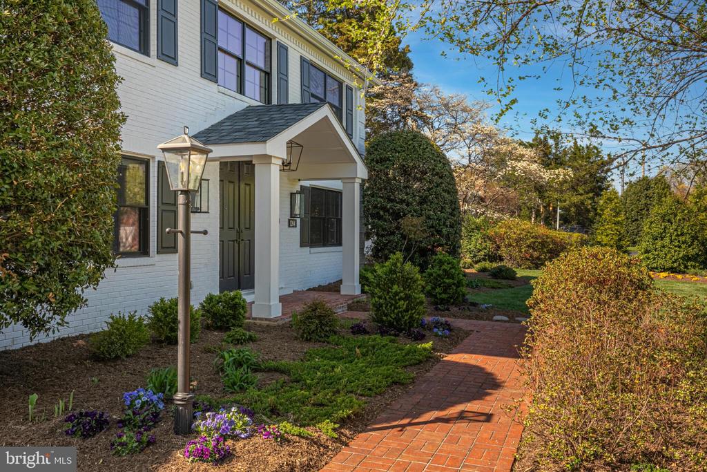 1204 POTOMAC SCHOOL ROAD