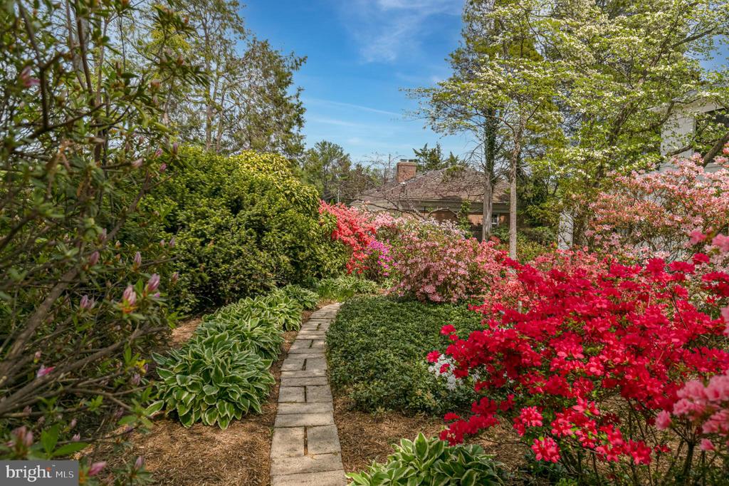 1204 POTOMAC SCHOOL ROAD
