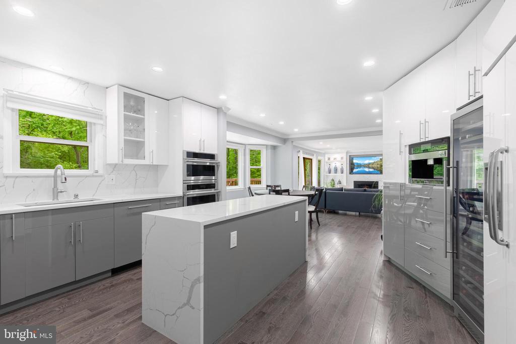 820 RIDGE DRIVE