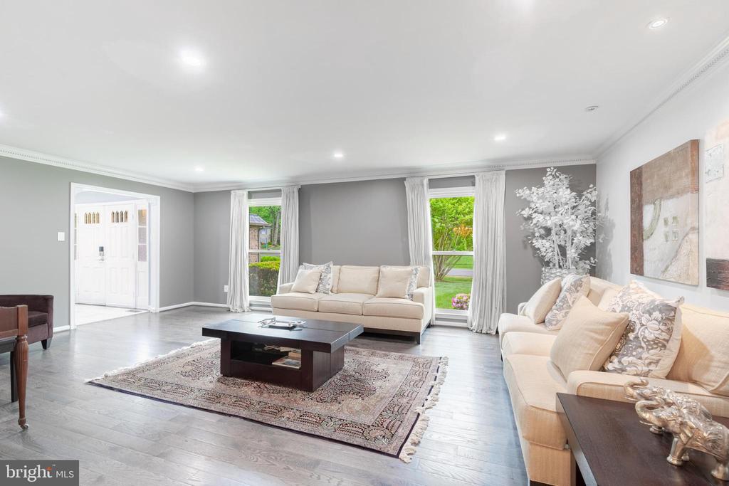 820 RIDGE DRIVE
