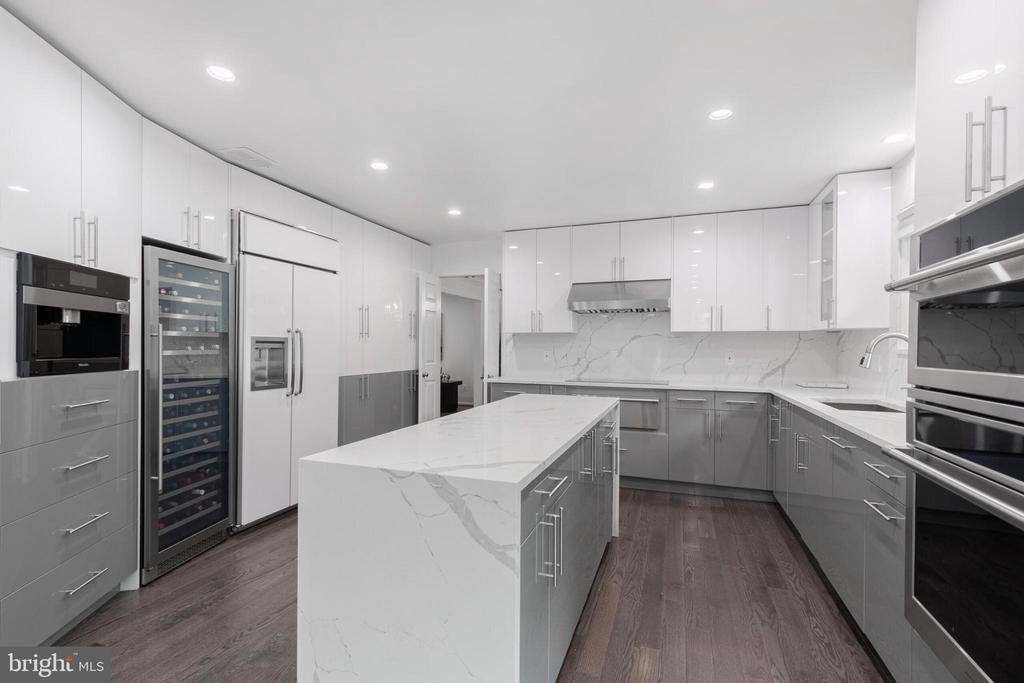 820 RIDGE DRIVE