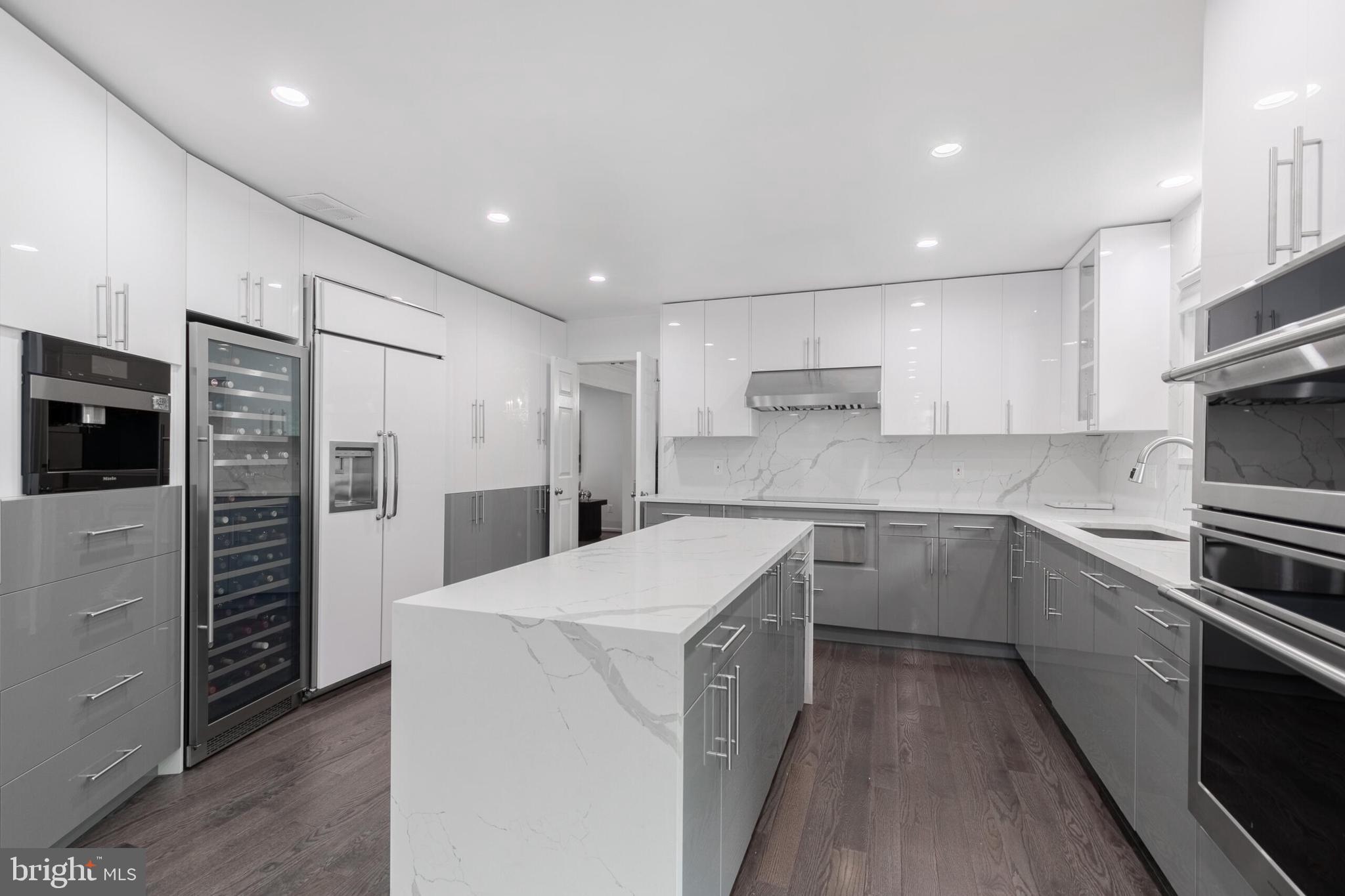 820 RIDGE DRIVE