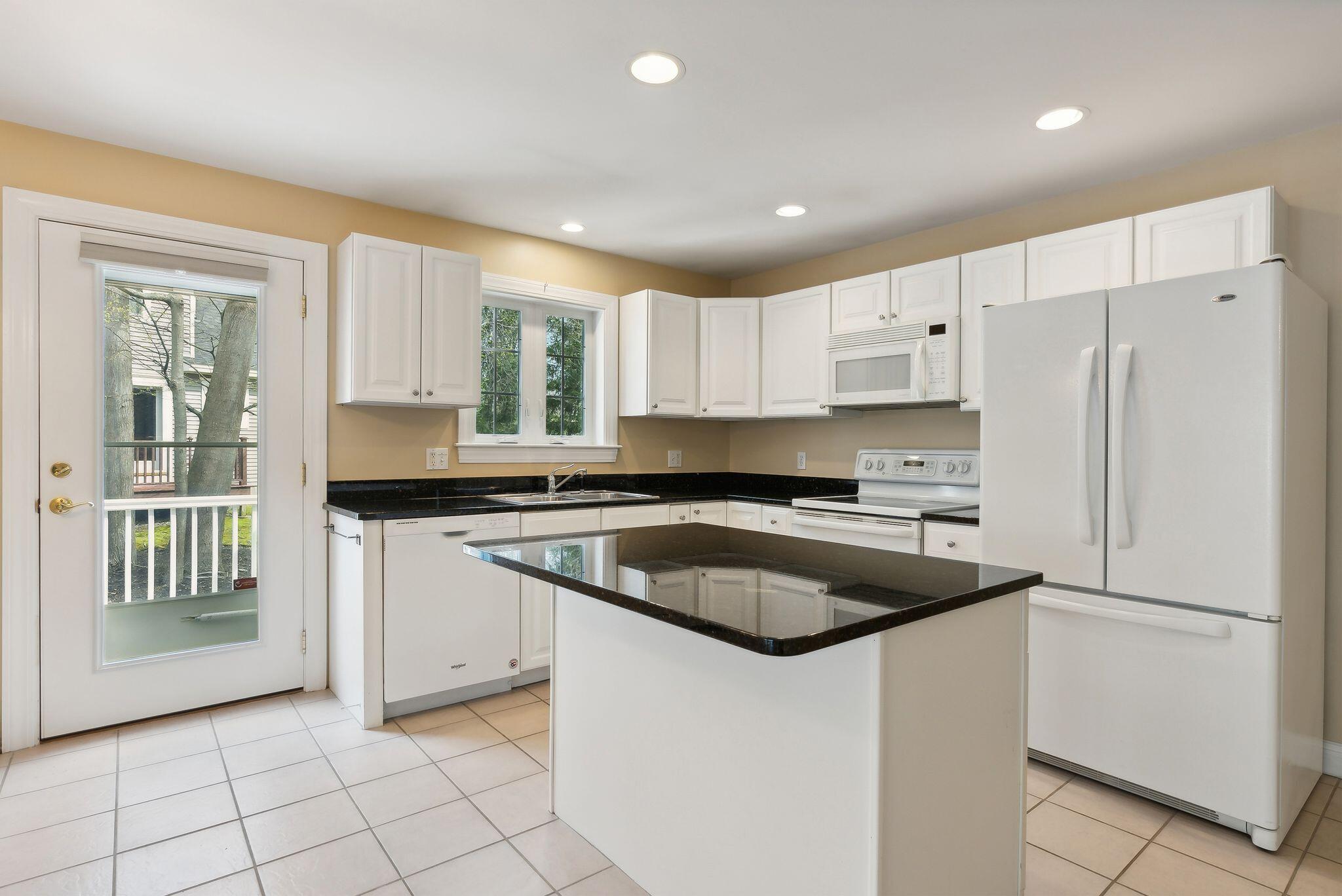 65 Delaware Court, E1