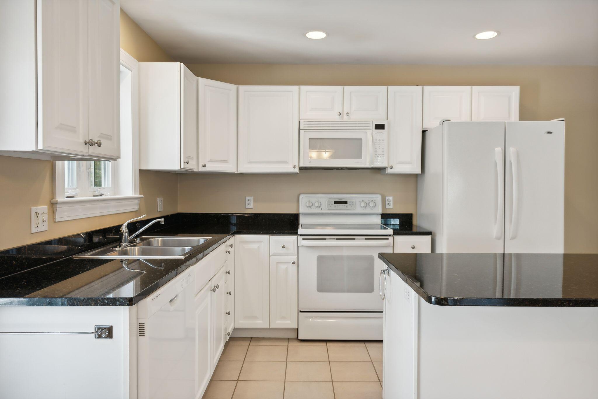 65 Delaware Court, E1