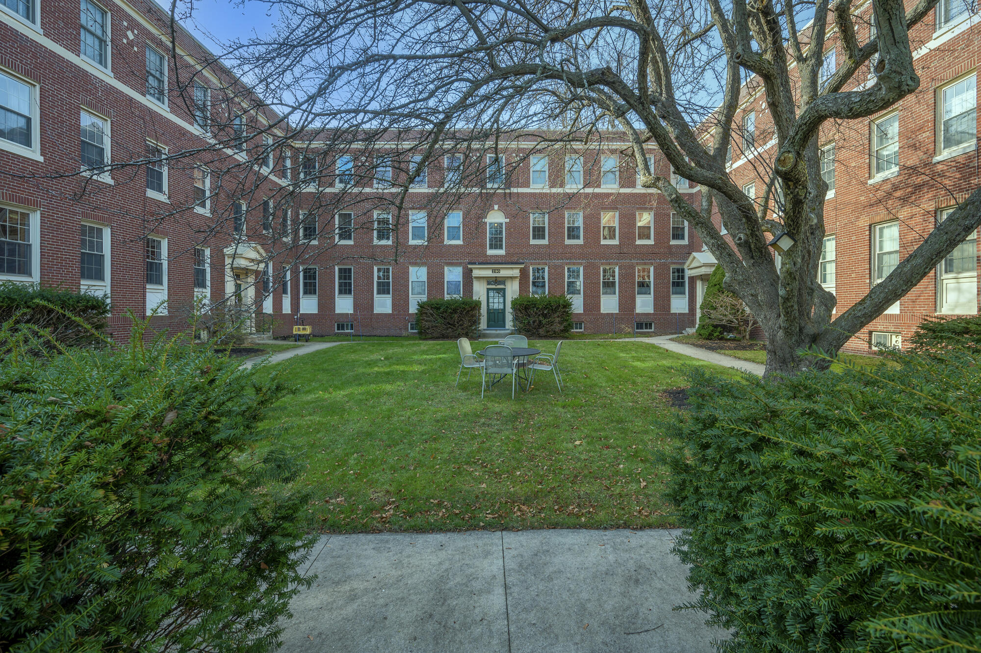 290 Baxter Boulevard, B3