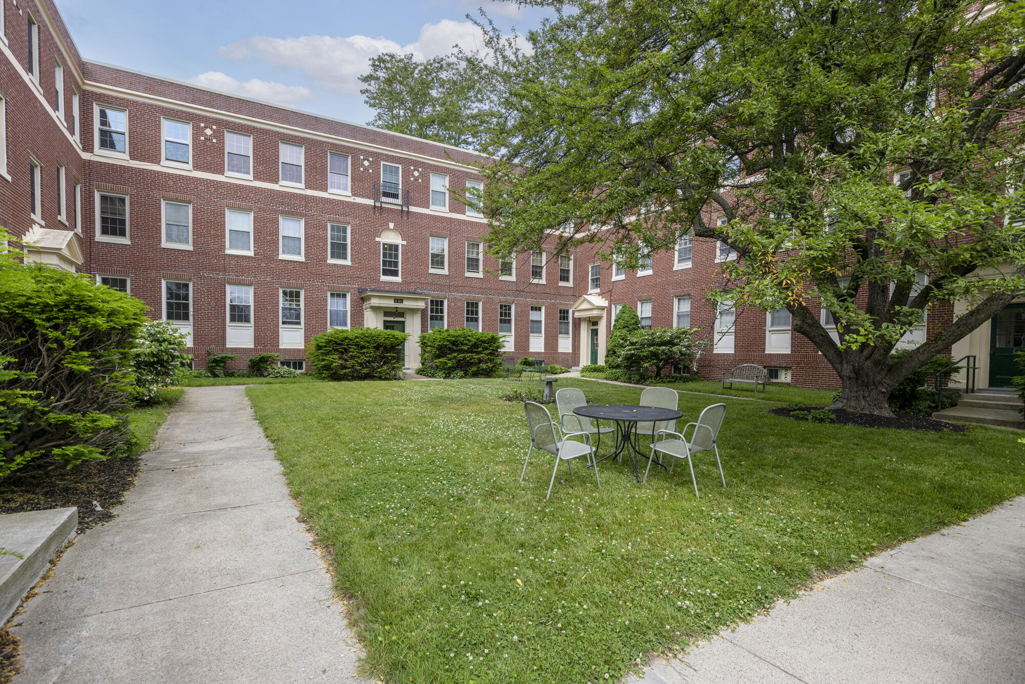 290 Baxter Boulevard, B3