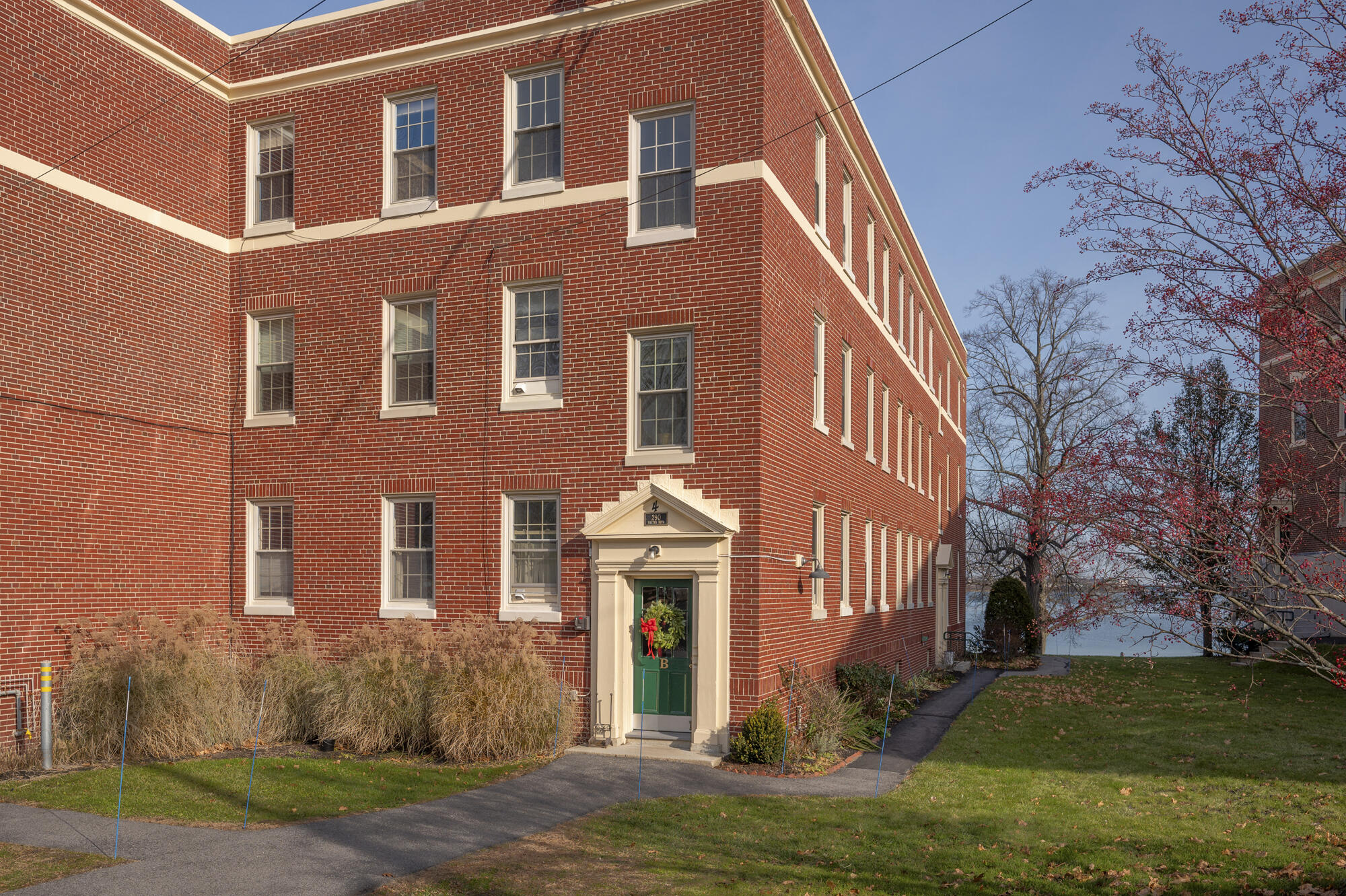 290 Baxter Boulevard, B3