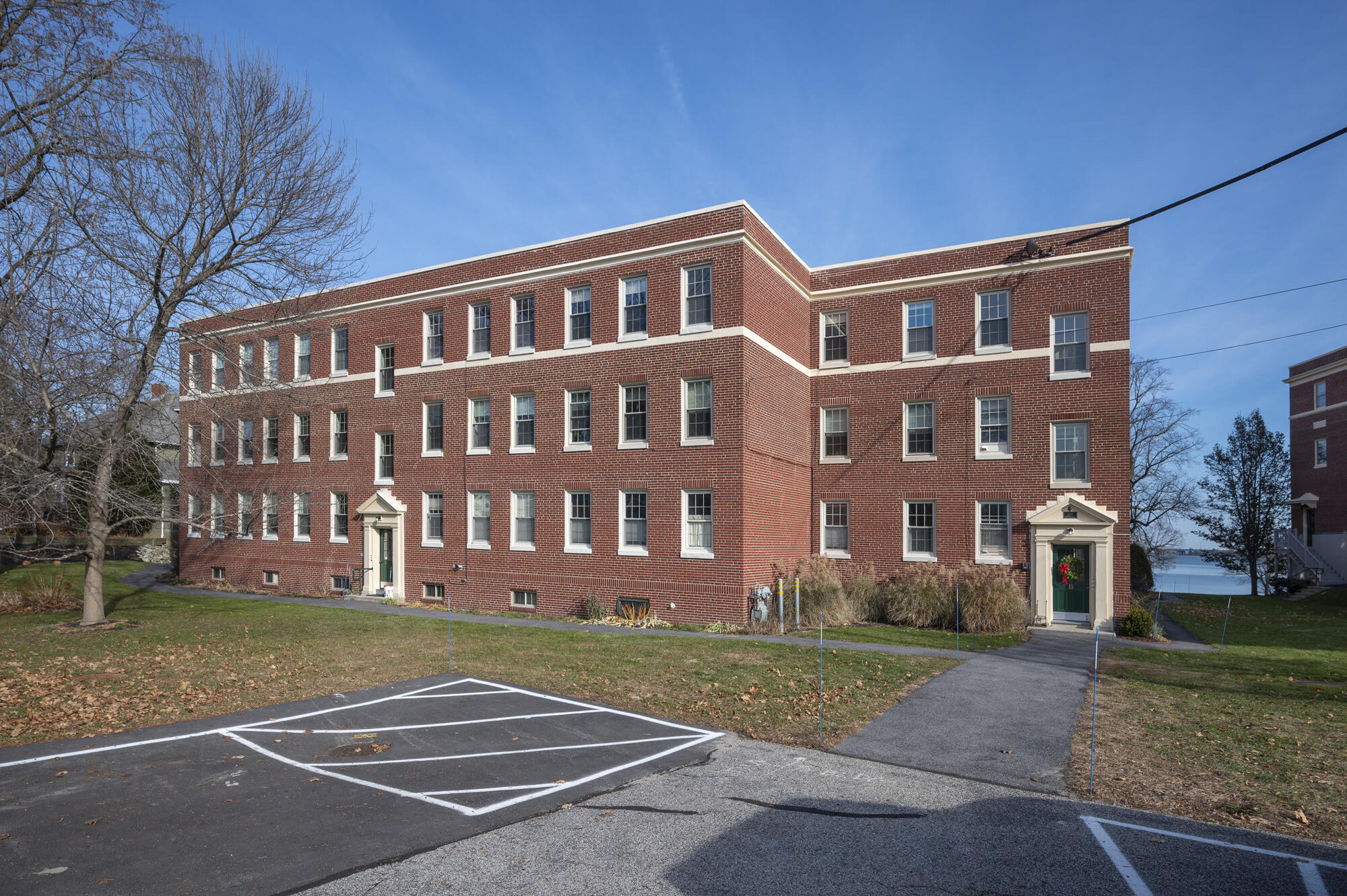 290 Baxter Boulevard, B3