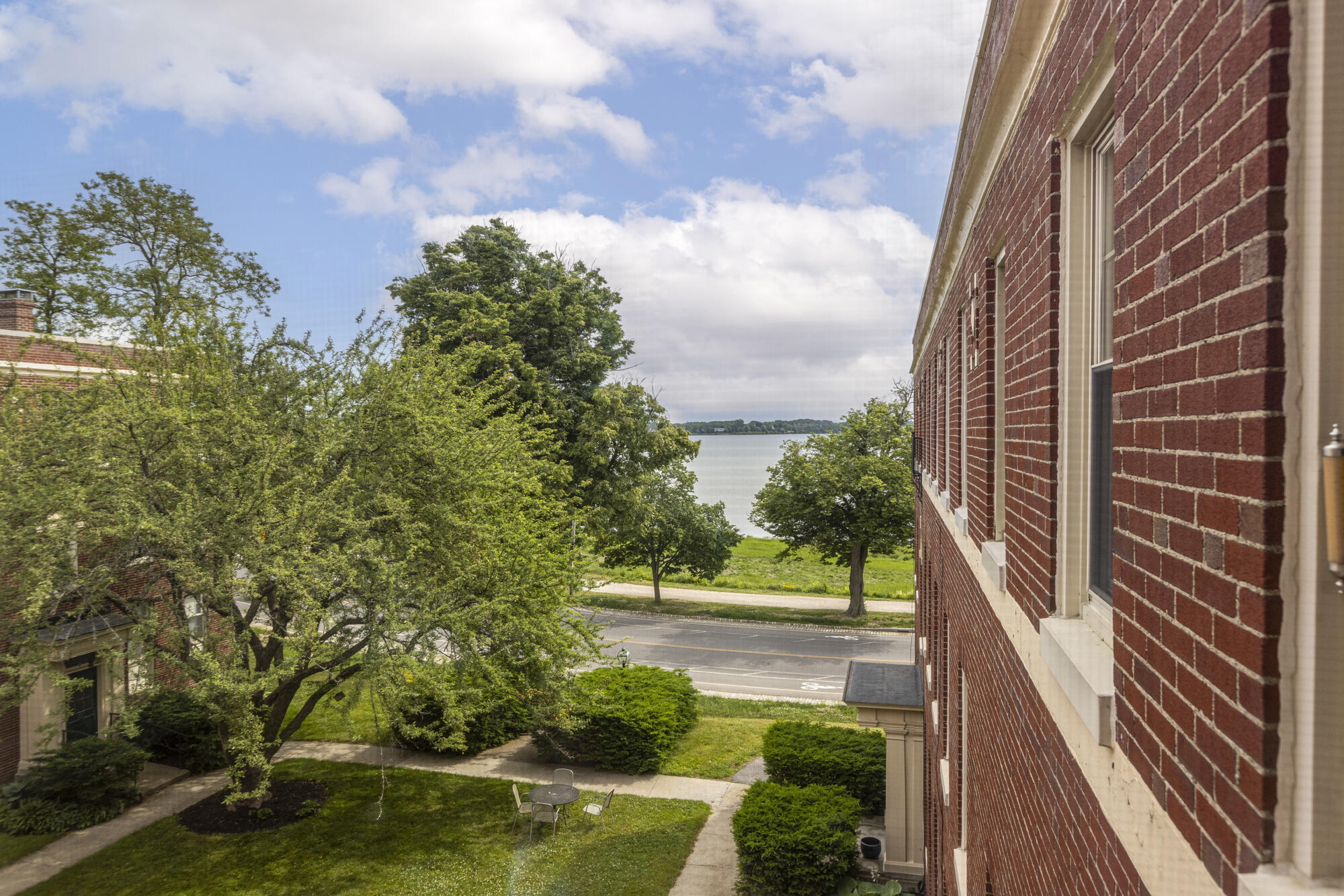 290 Baxter Boulevard, B3