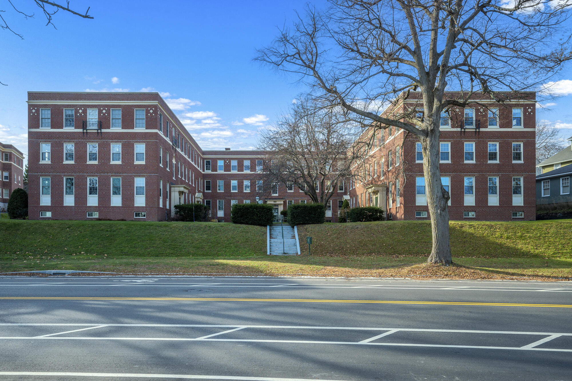 290 Baxter Boulevard, B3