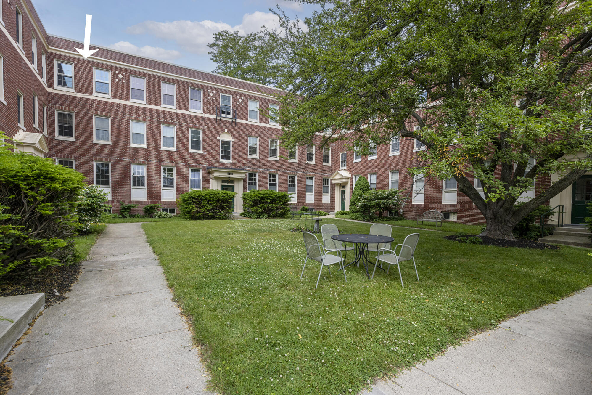 290 Baxter Boulevard, B3