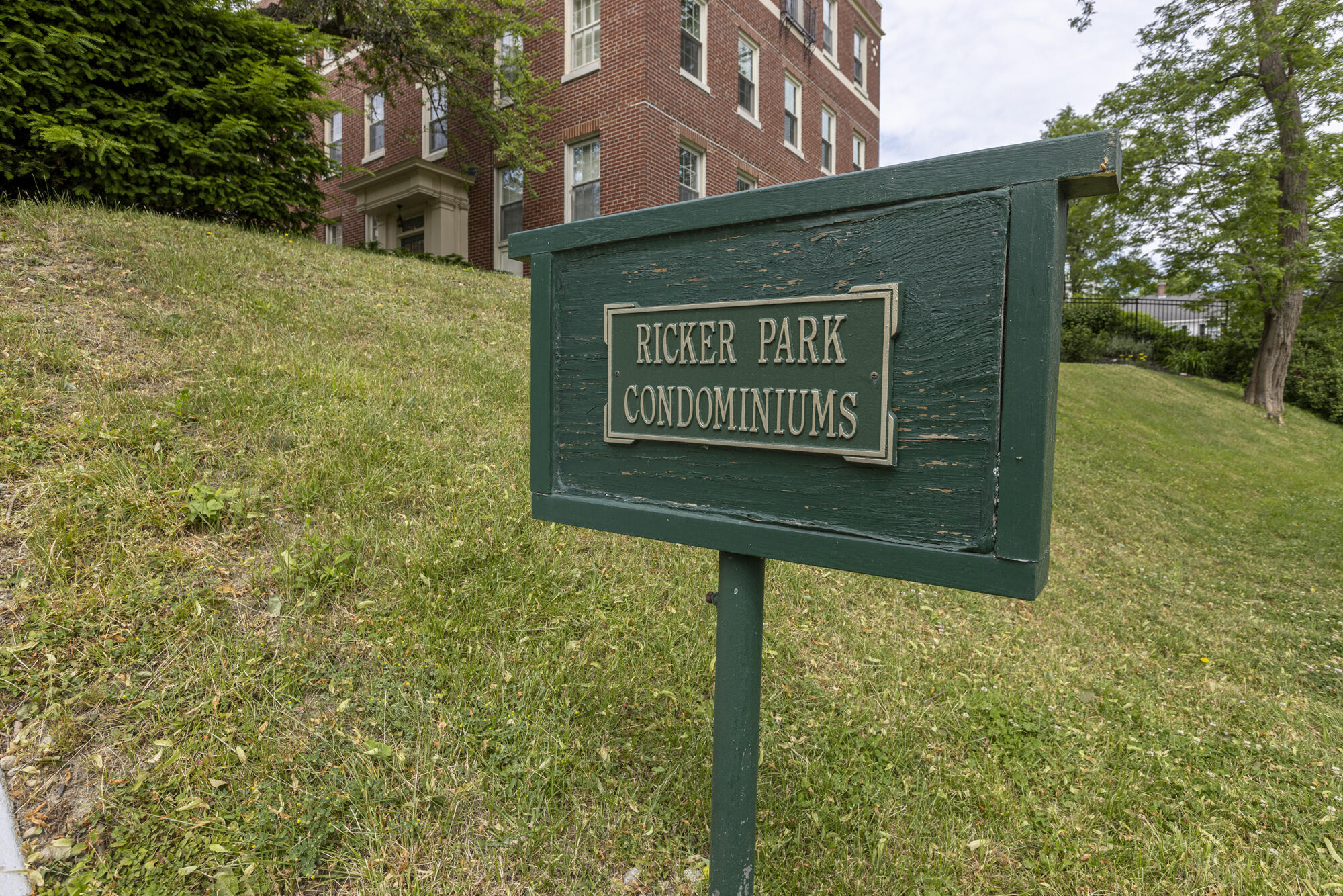 290 Baxter Boulevard, B3