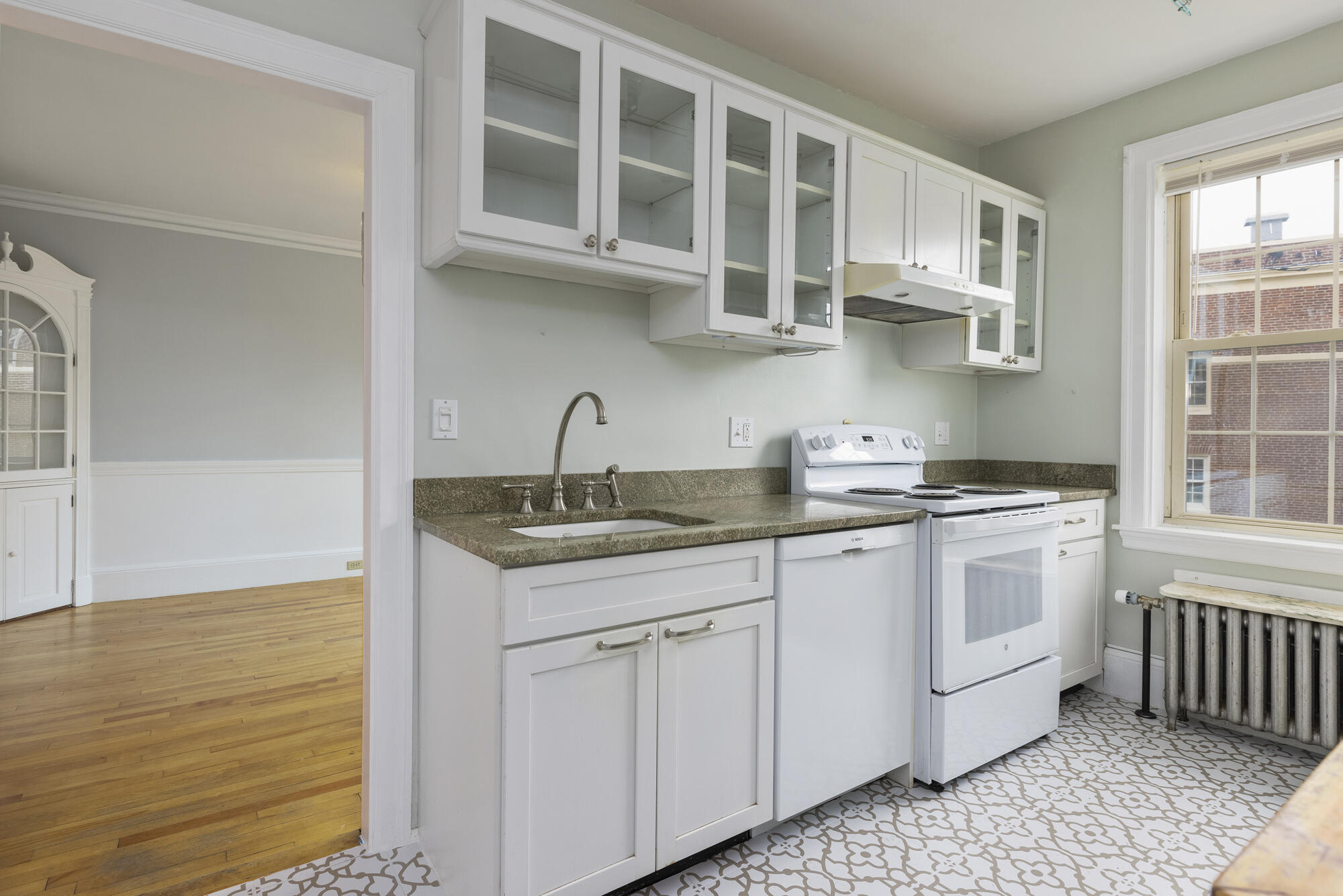 290 Baxter Boulevard, B3