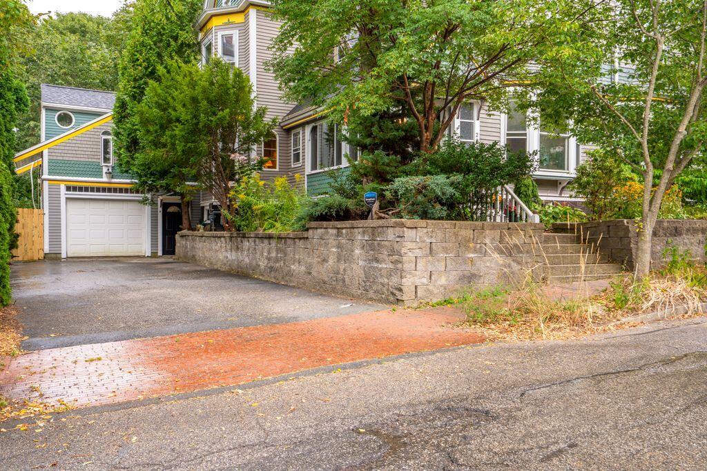 206 Coyle Street, 1