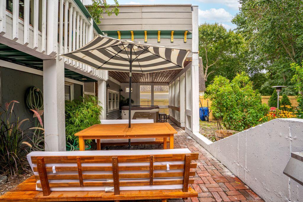 206 Coyle Street, 1