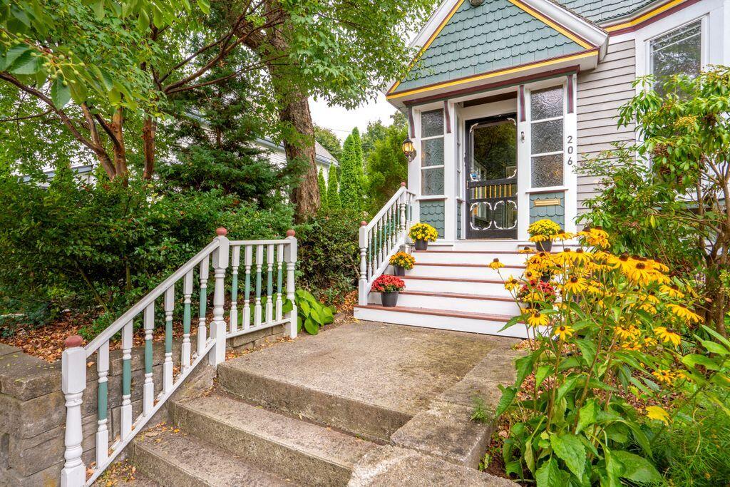 206 Coyle Street, 1