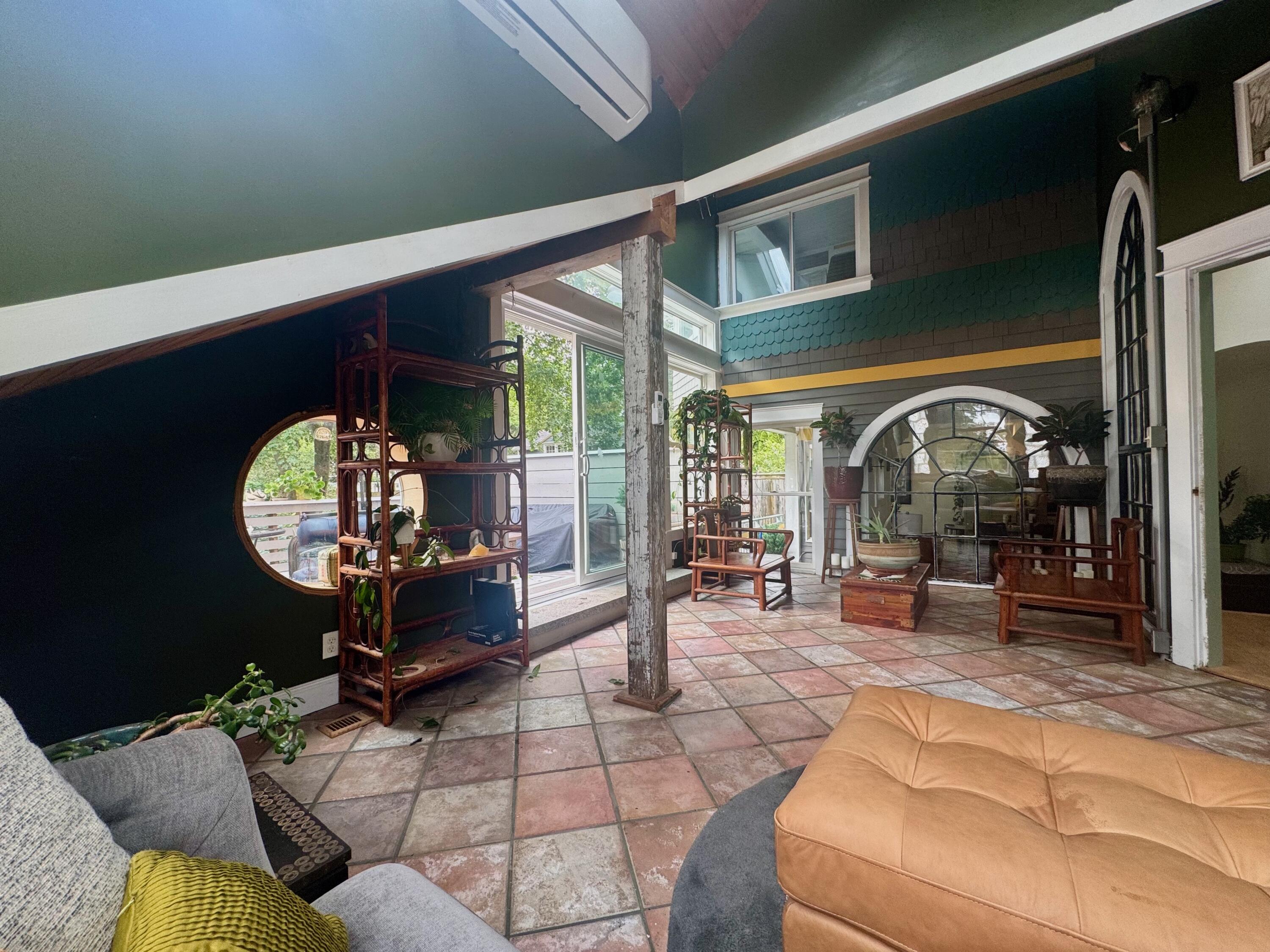 206 Coyle Street, 1