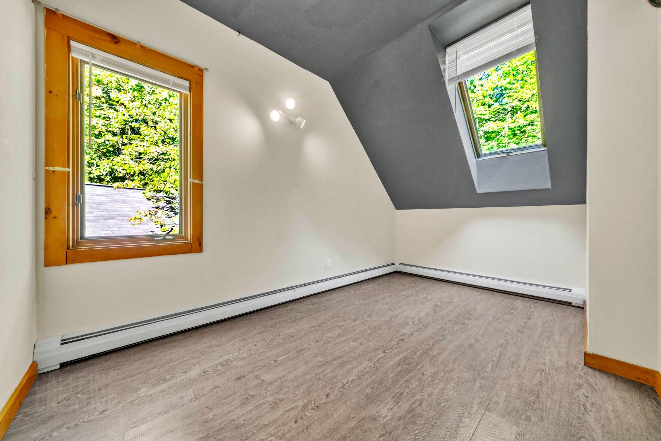 566 Pinkham Brook Road, Durham