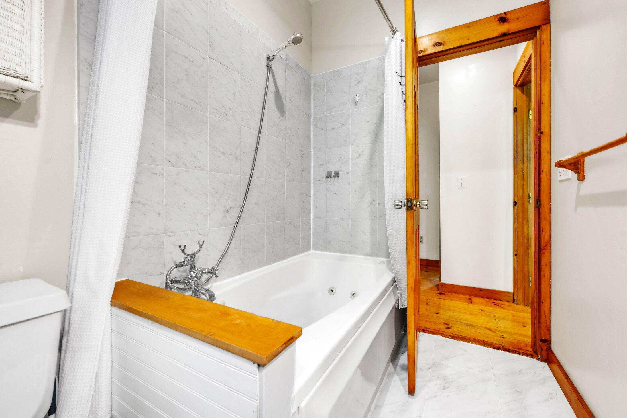 566 Pinkham Brook Road, Durham