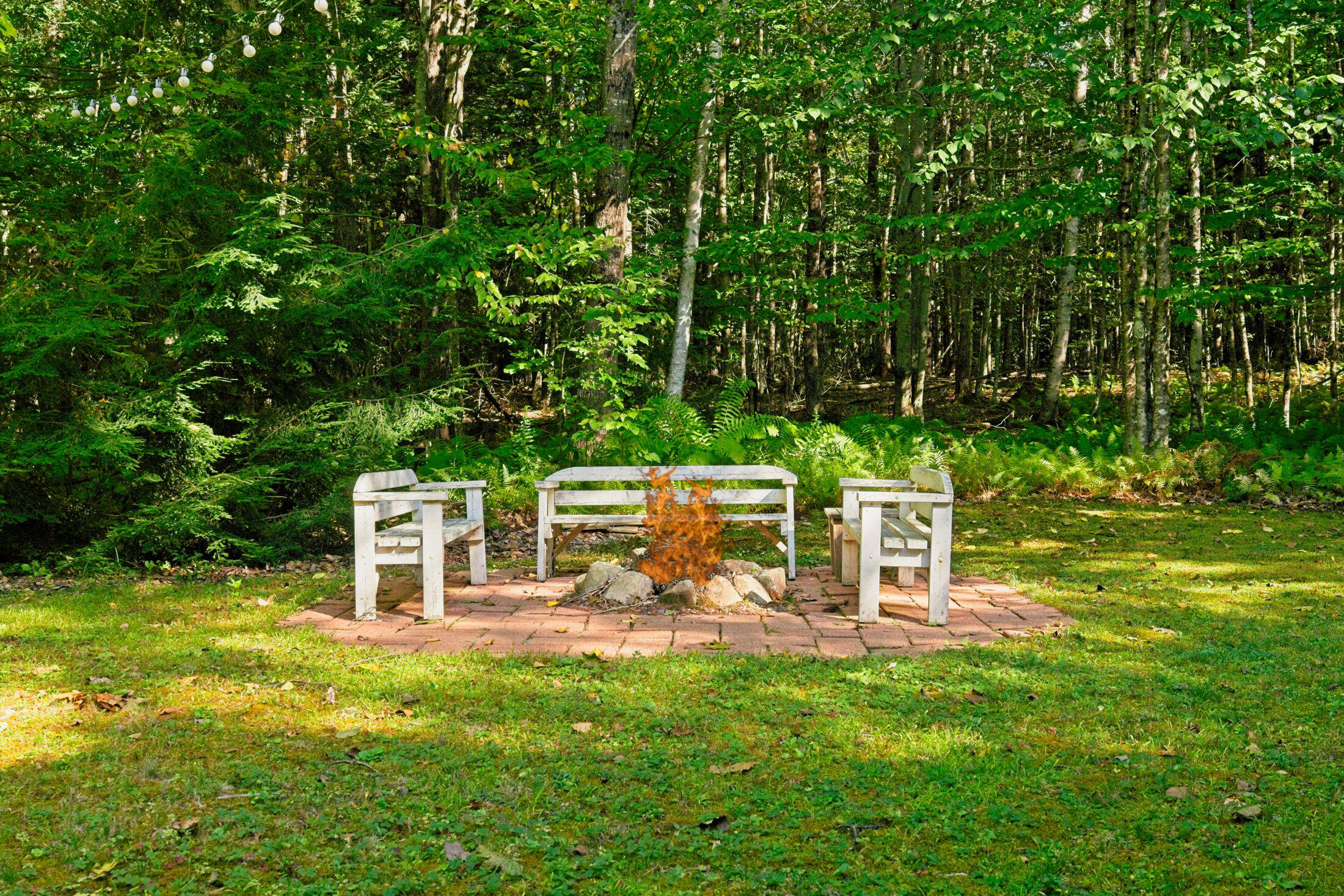 566 Pinkham Brook Road, Durham