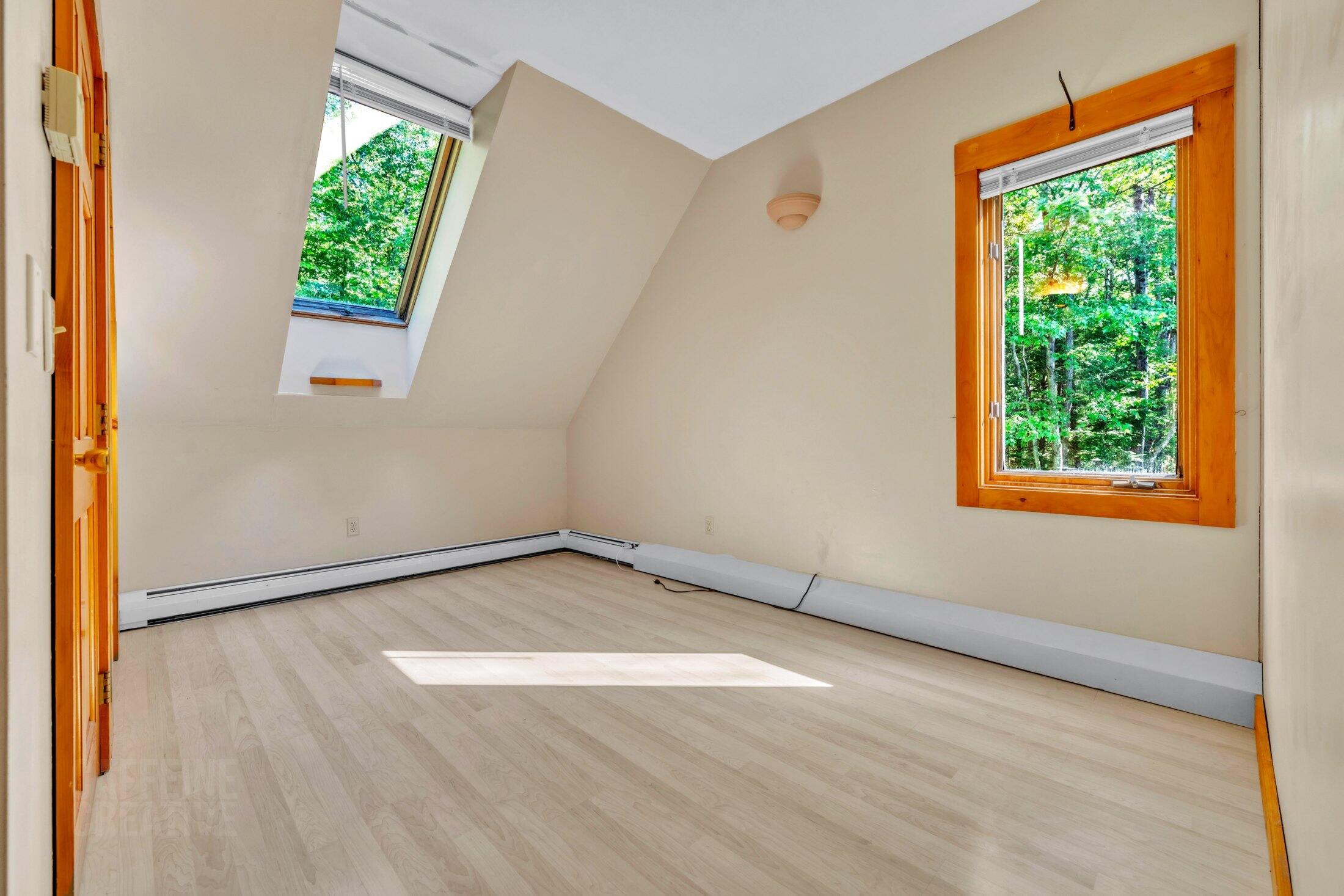 566 Pinkham Brook Road, Durham