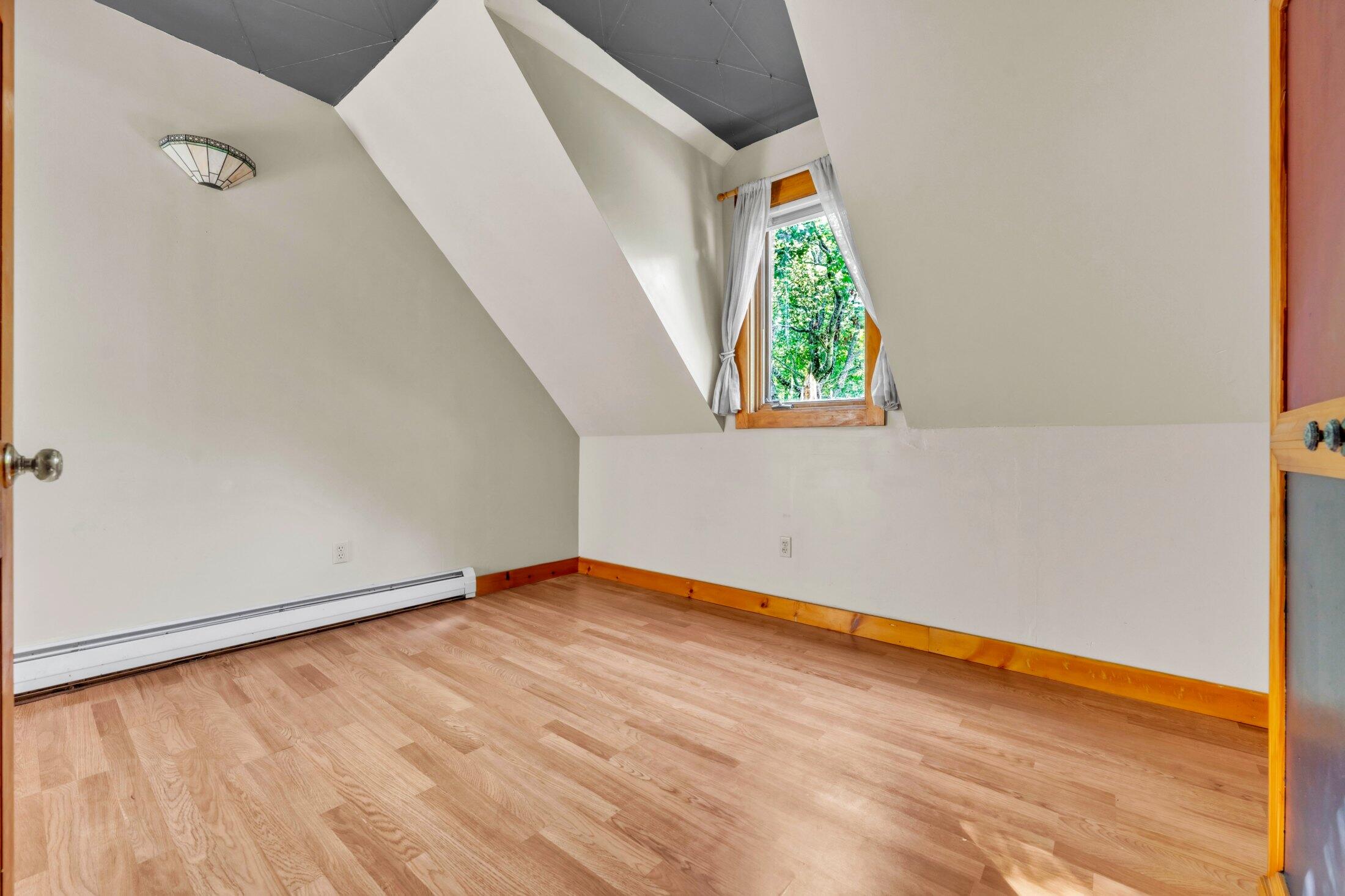 566 Pinkham Brook Road, Durham