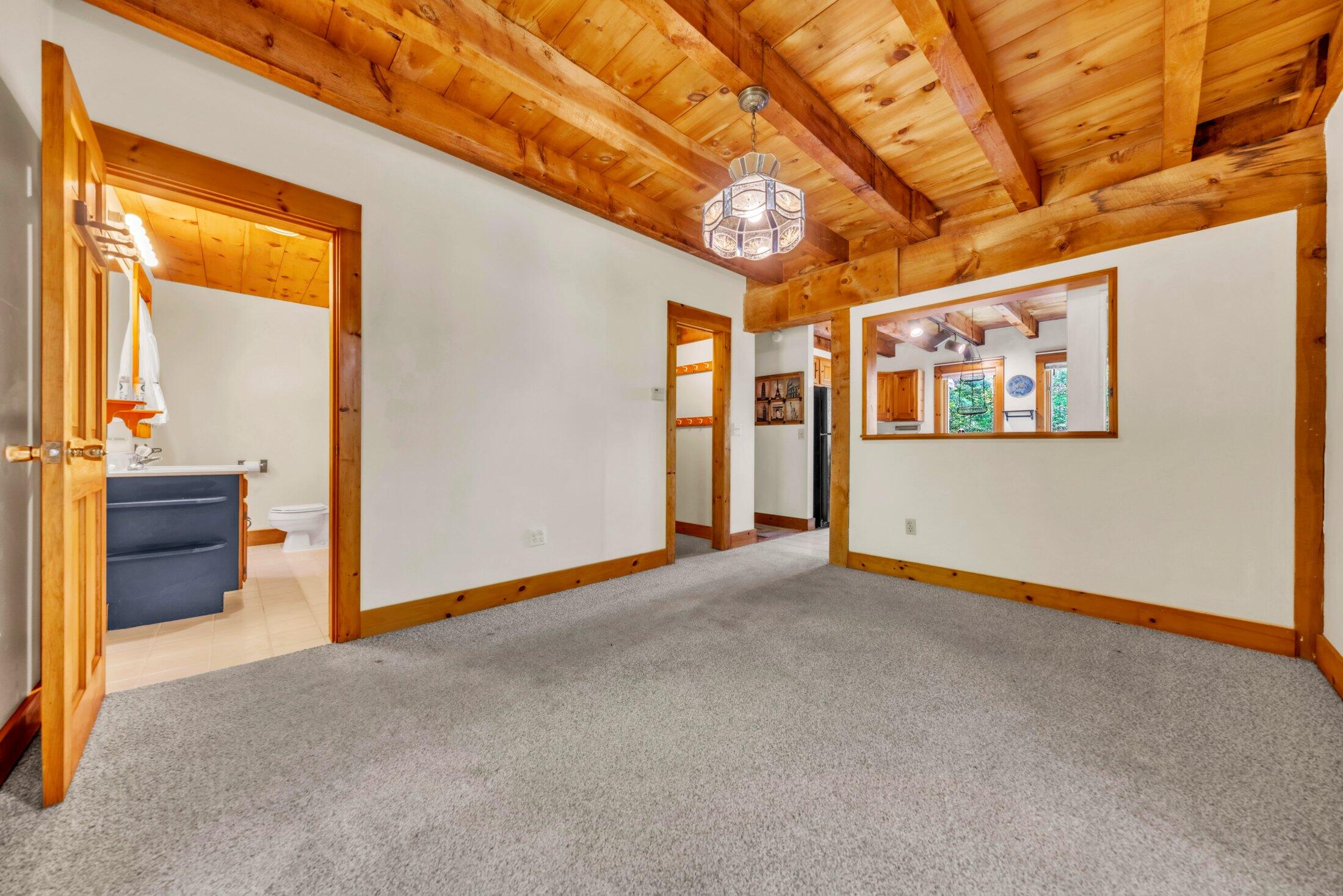 566 Pinkham Brook Road, Durham