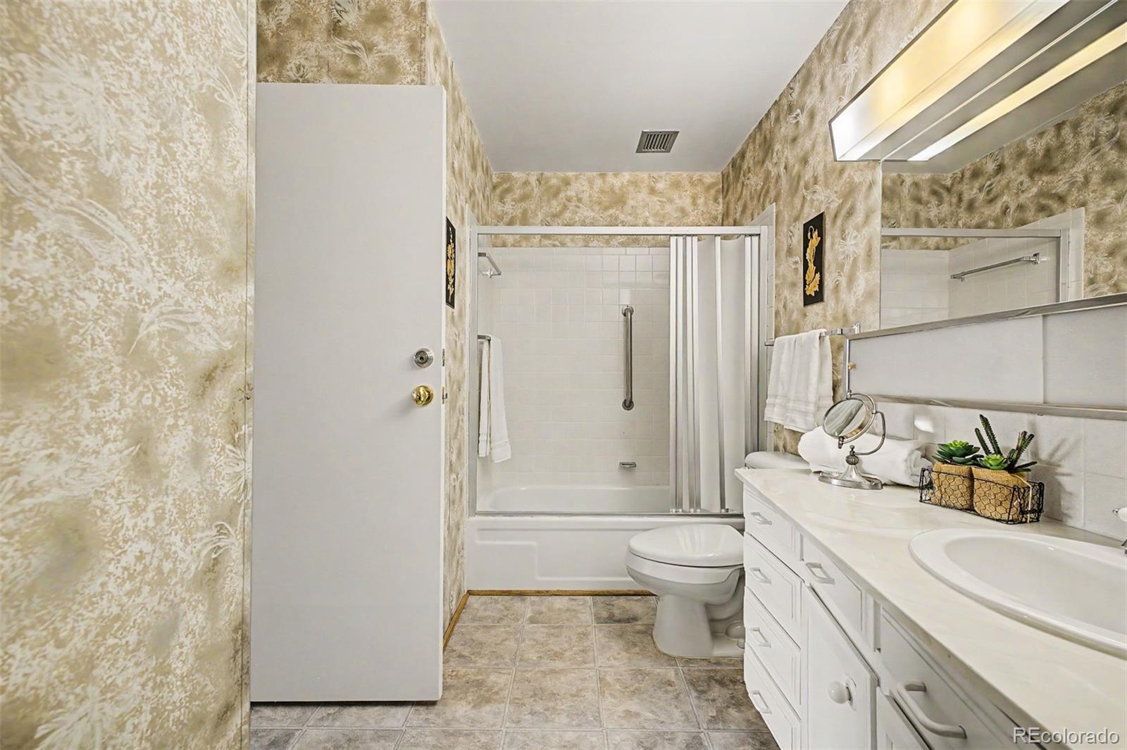 9655 E Center Avenue Unit: 6D