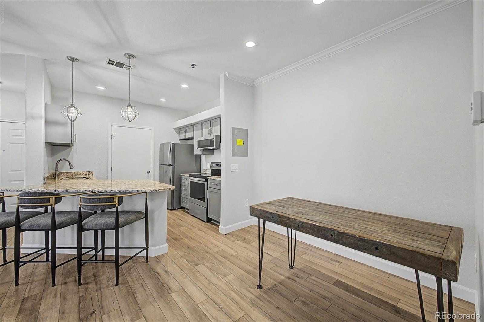 6005 Castlegate Drive Unit: B22