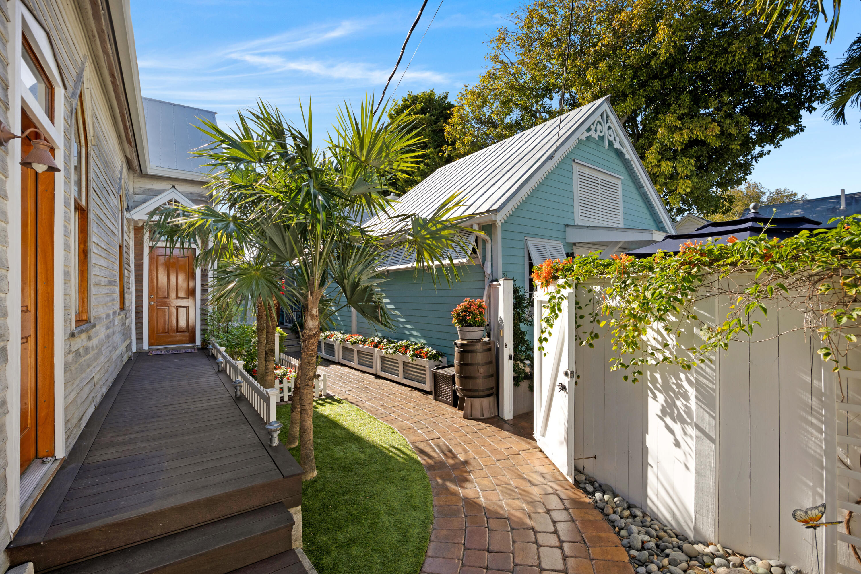 822 Thomas Street