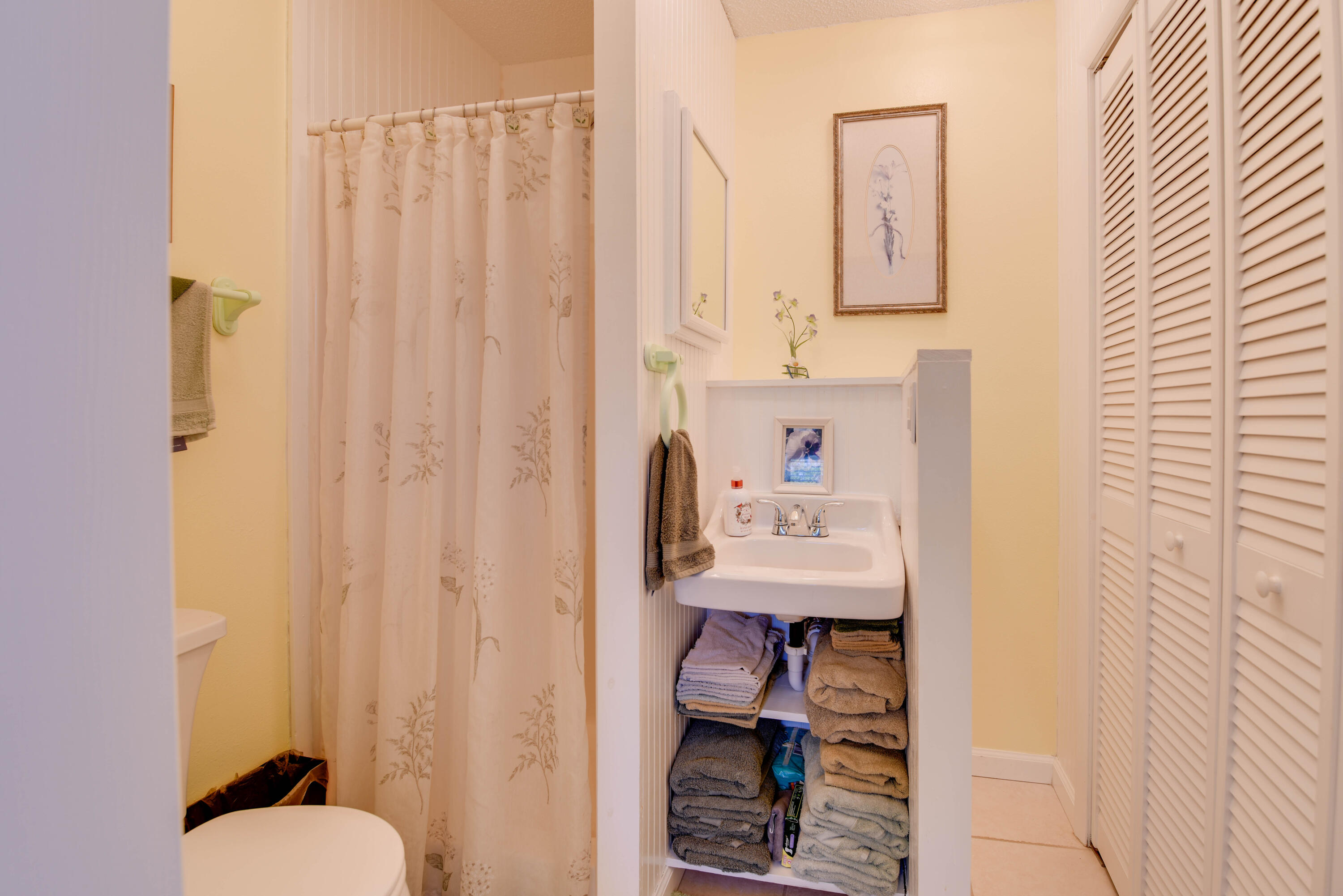 1719 Narcissus Avenue