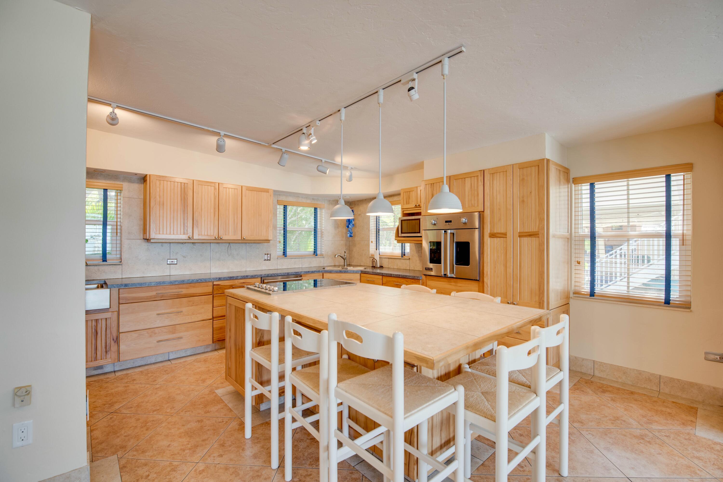 1136 W Shore Drive