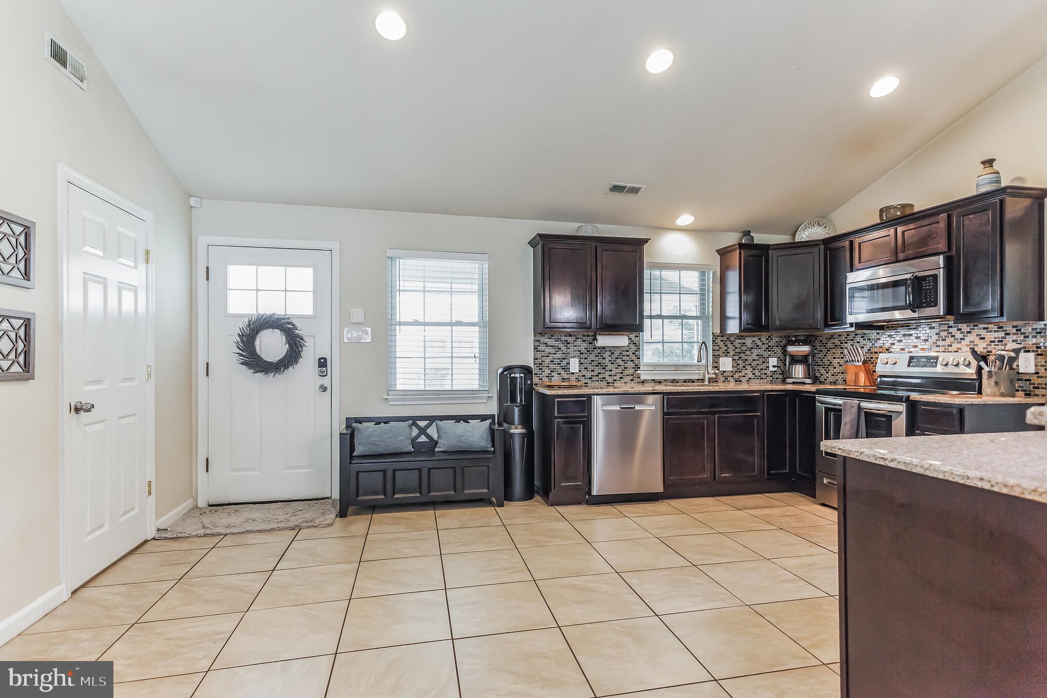 285 OAKTREE DRIVE