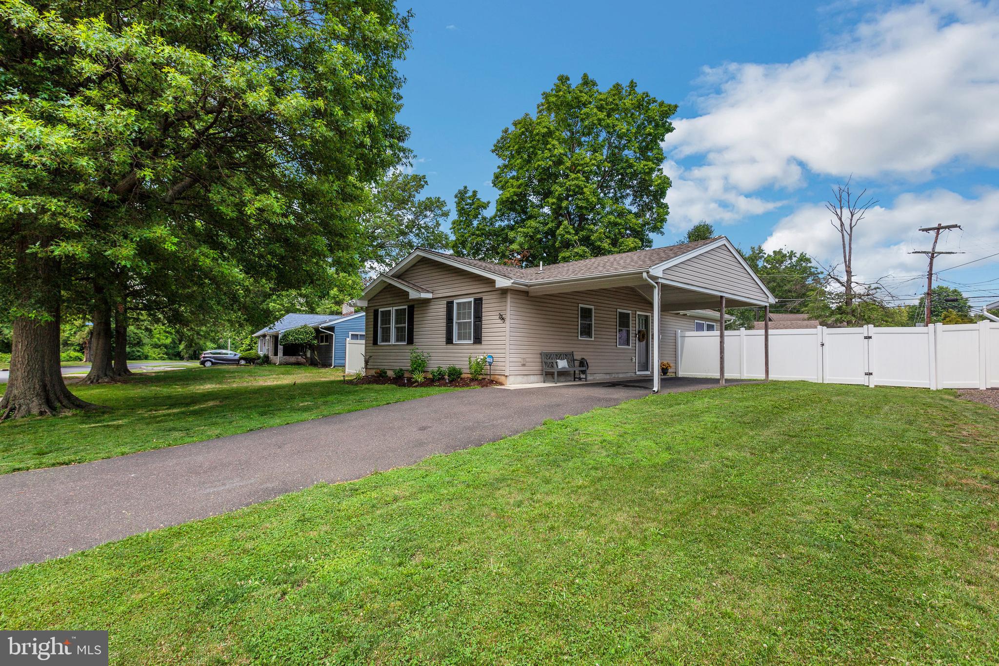 285 OAKTREE DRIVE