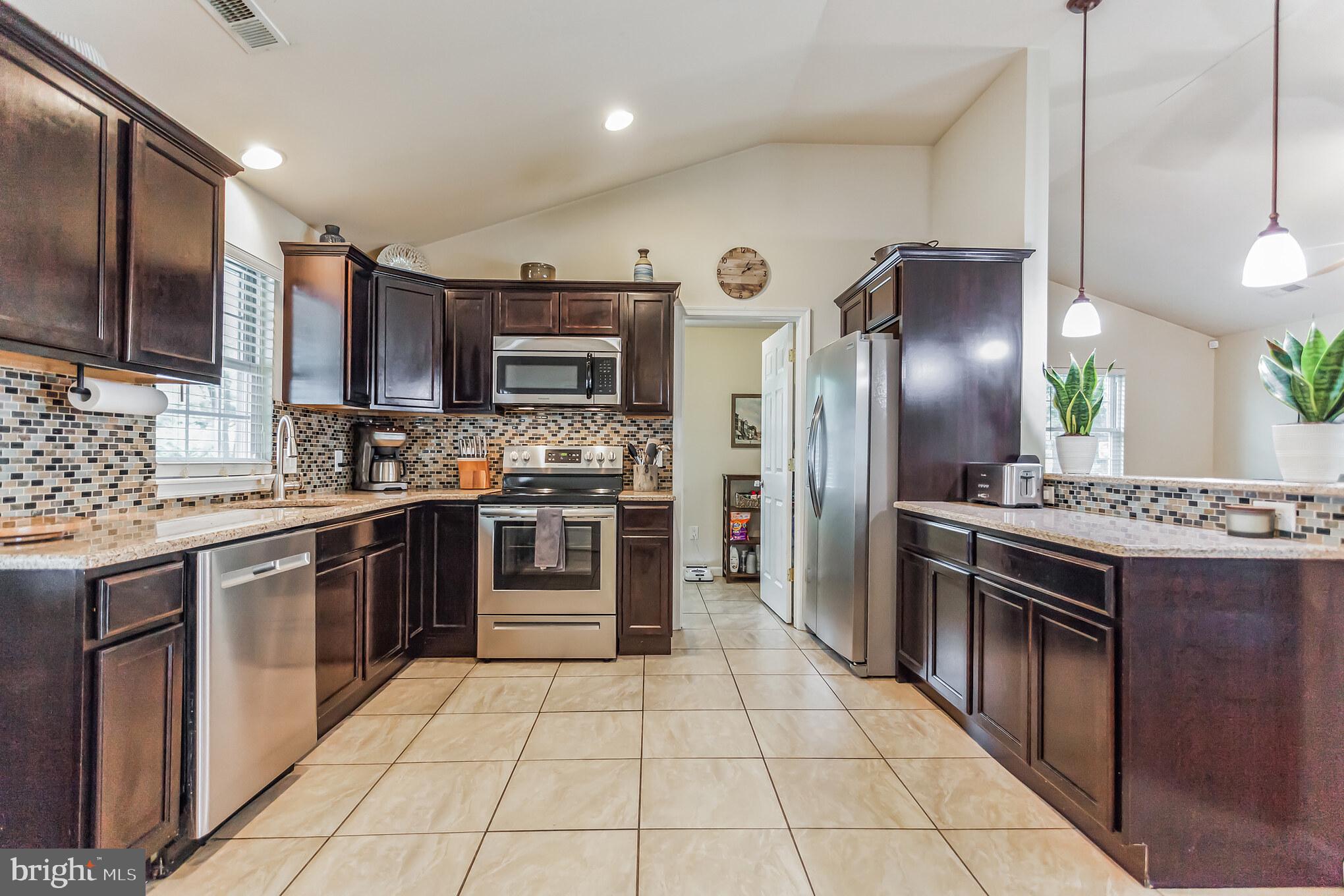 285 OAKTREE DRIVE