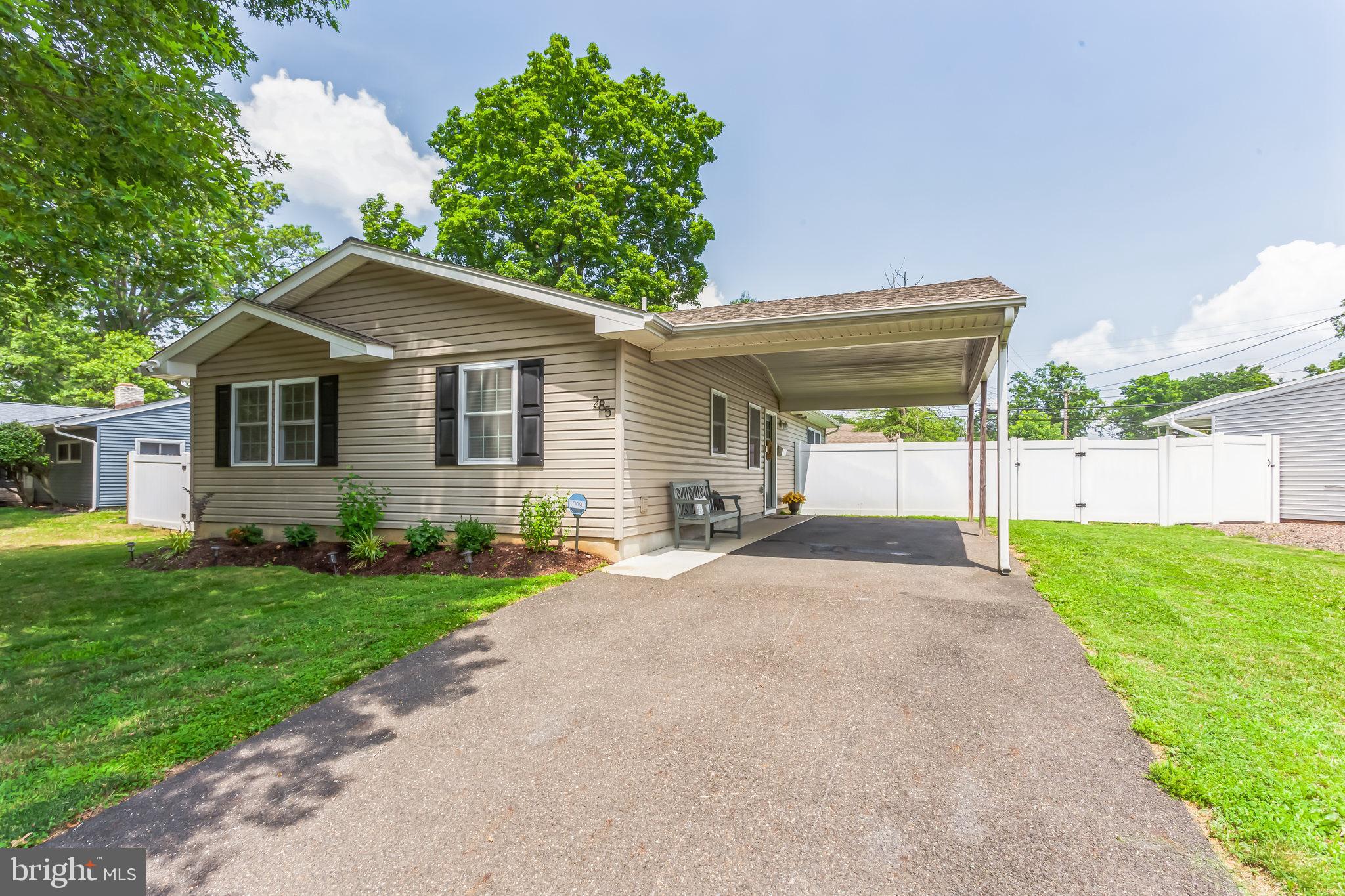 285 OAKTREE DRIVE