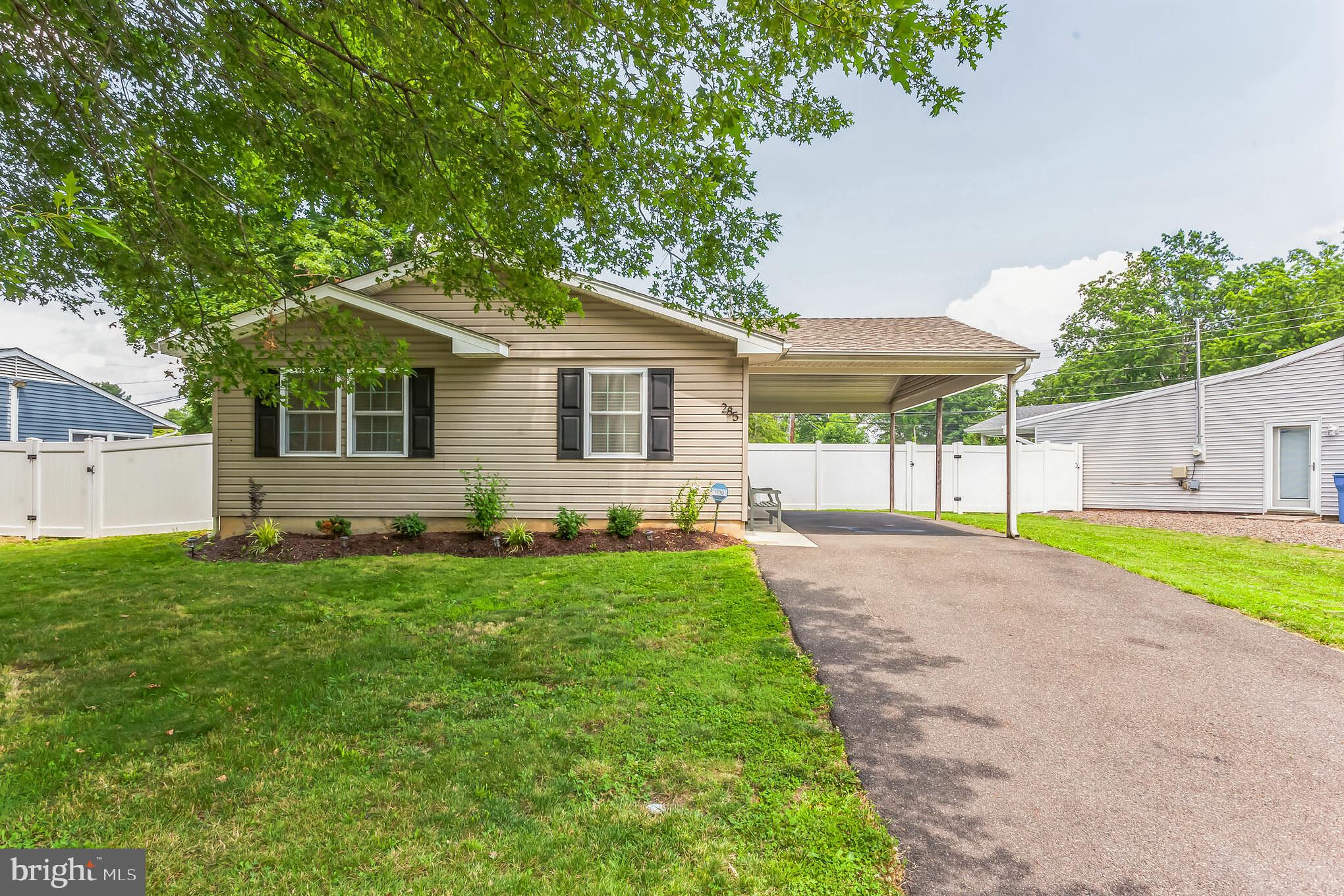 285 OAKTREE DRIVE
