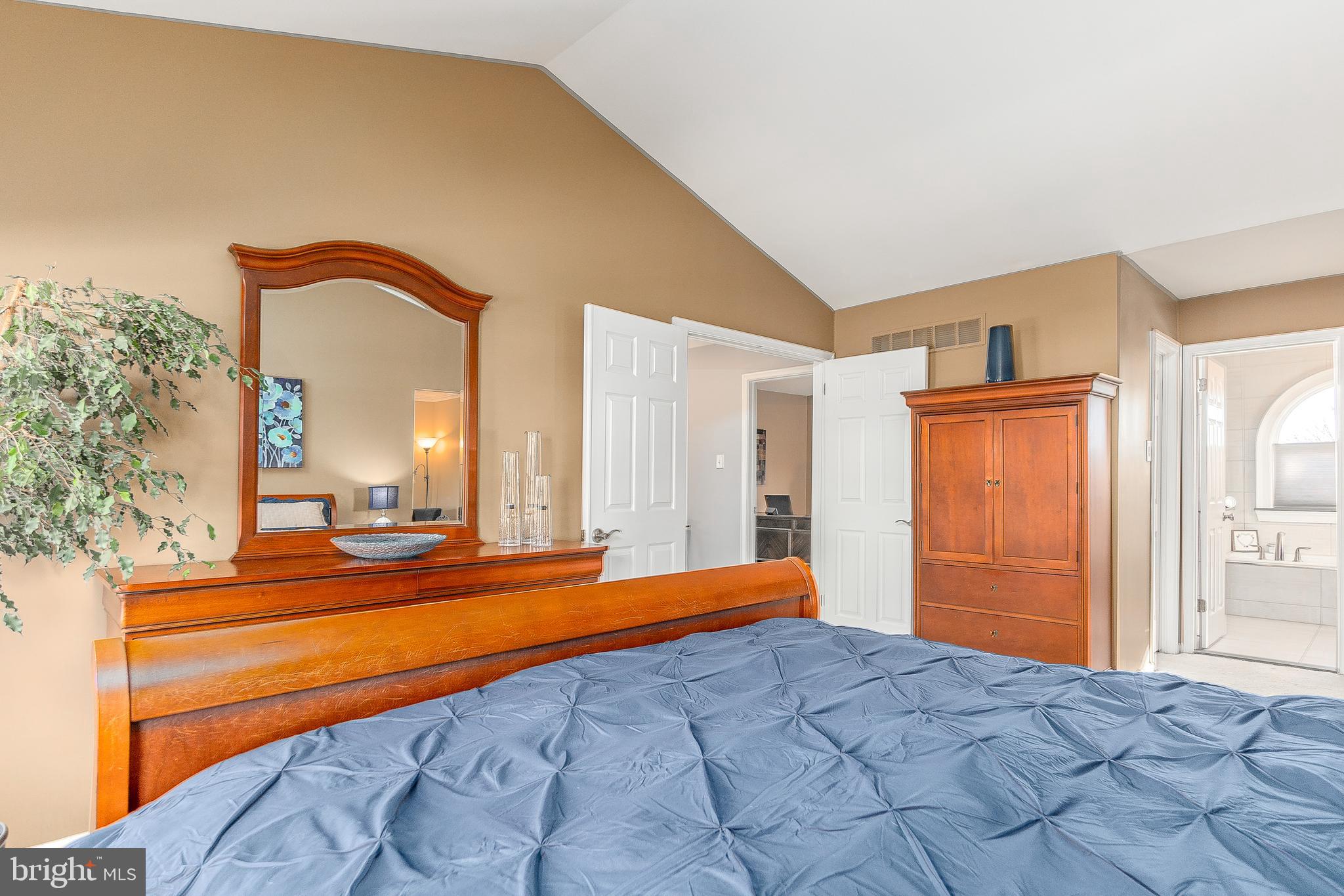 1019 RIVERWALK DRIVE
