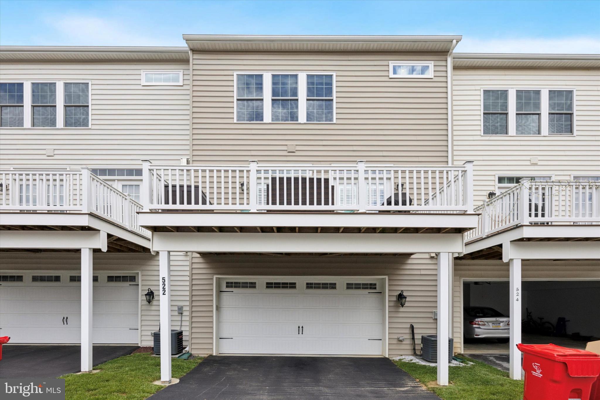 522 CLIFF LANE