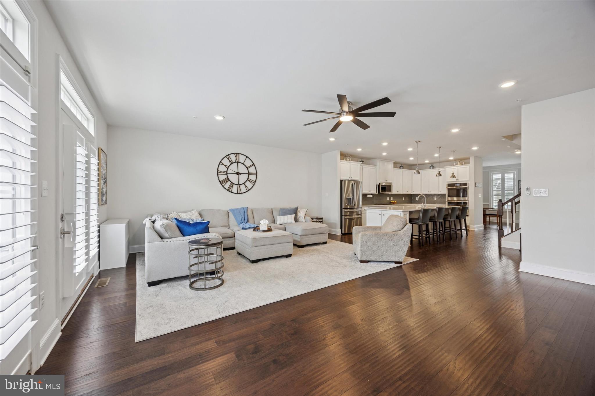 522 CLIFF LANE